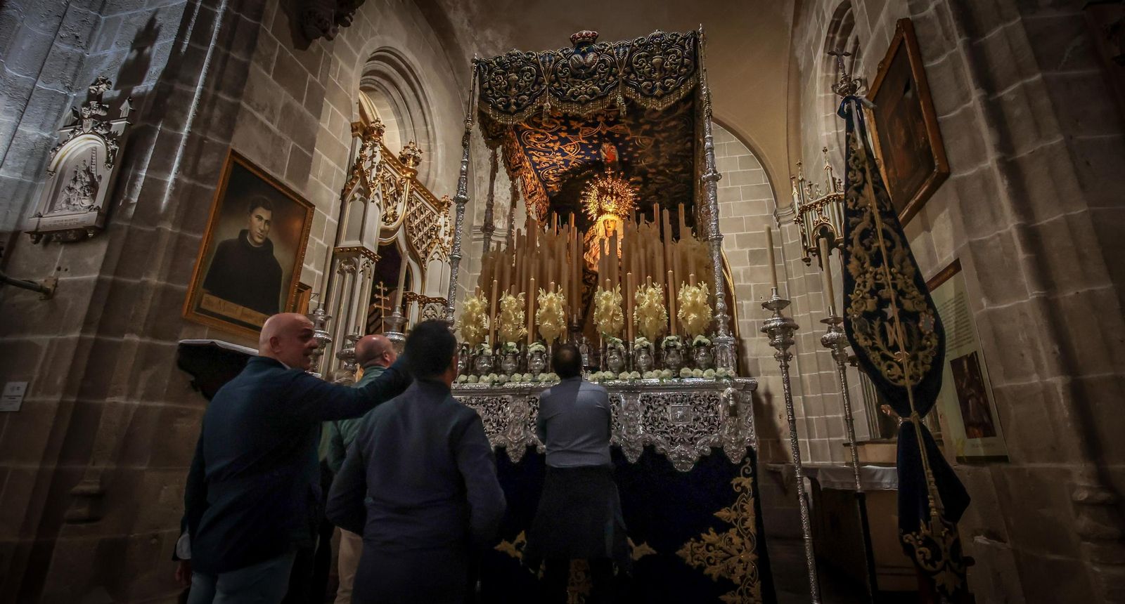 Imágenes de la visita a los templos tras el aplazamiento de la Magna Mariana de Jerez