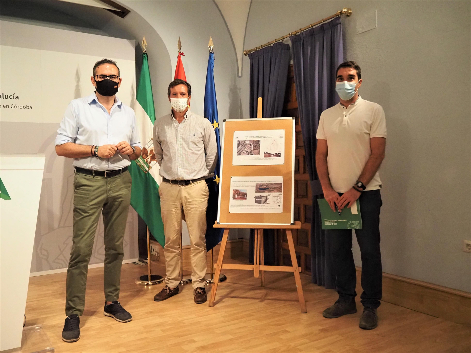 Giusepe Aloisio y los directores de los espacios protegidos en la presentación de los proyectos de mejora.