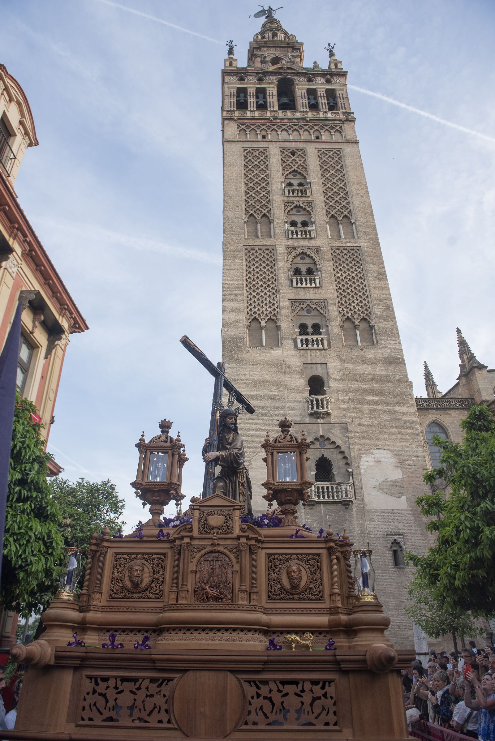 La procesión del Cristo de la Corona, en imágenes