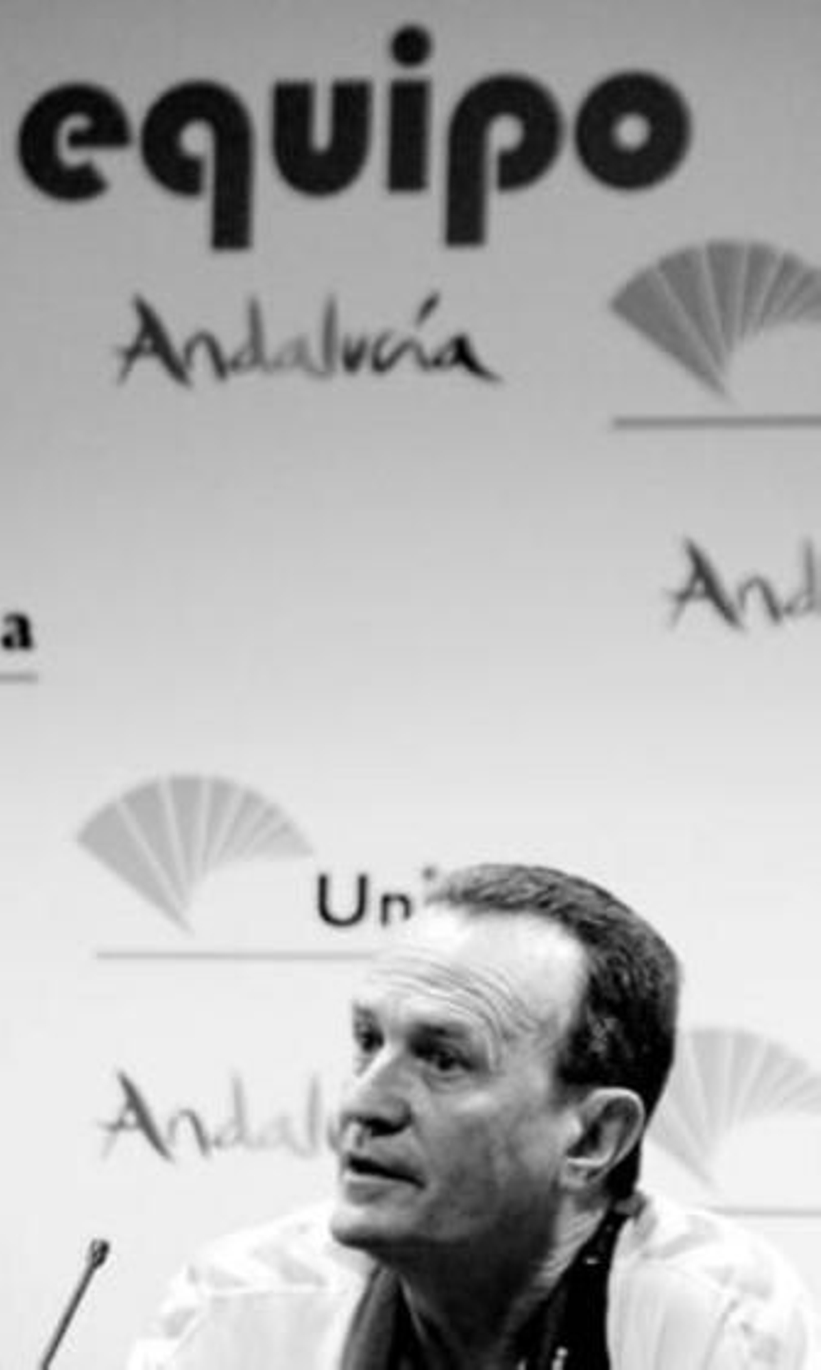 Aíto, durante su comparecencia ante los medios, ayer, en el Martín Carpena.