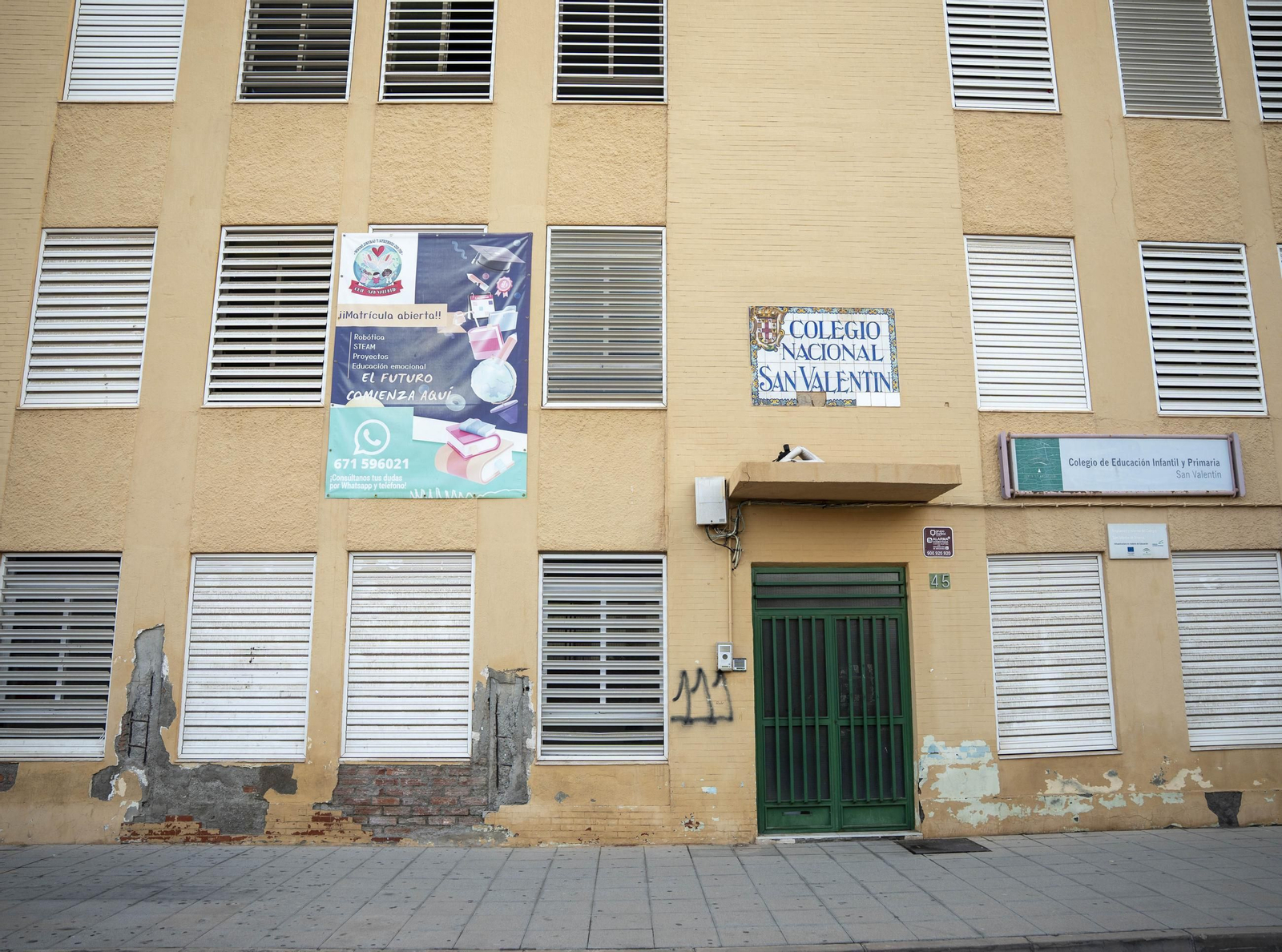 Primer día de colegio en el CEIP San Valentín de Almería, en imágenes
