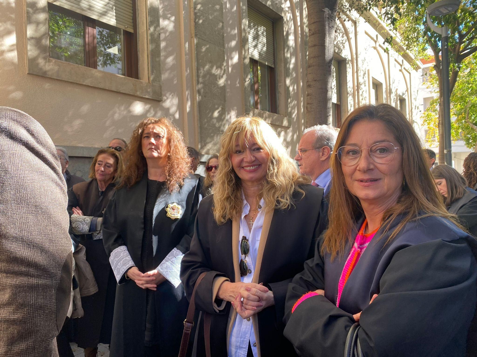 Concentración de profesionales de la justicia.