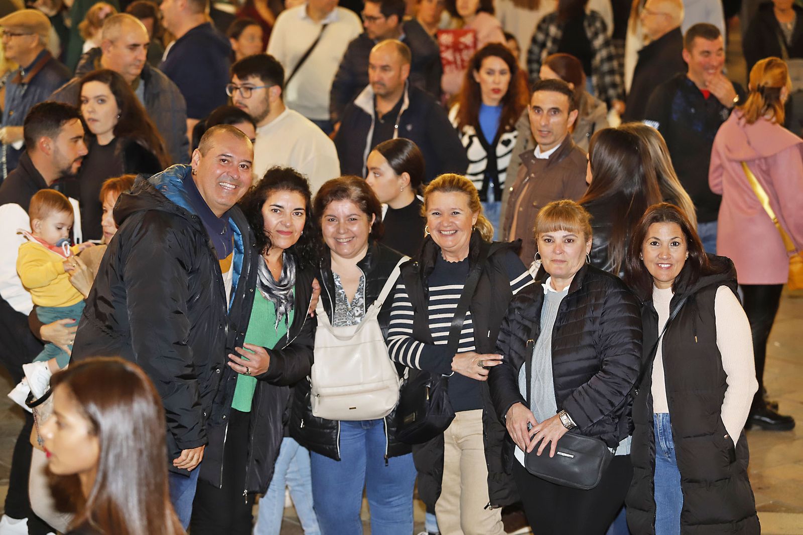 Imágenes del mercado navideño de la Plaza de Las Monjas