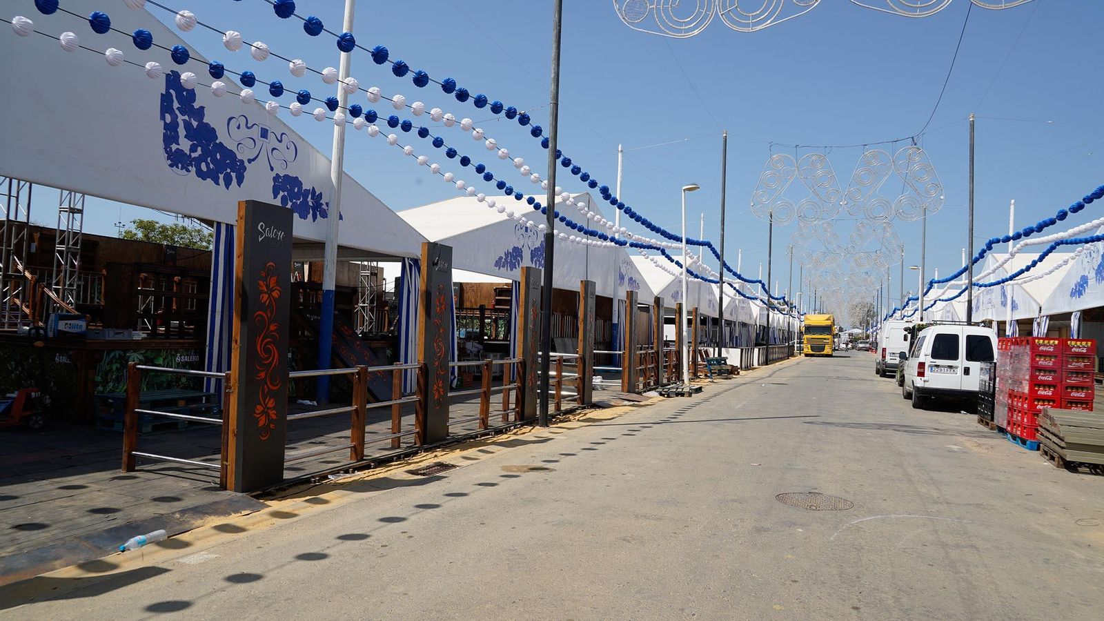 Una de las calles del recinto ferial. Una de las calles del recinto ferial.