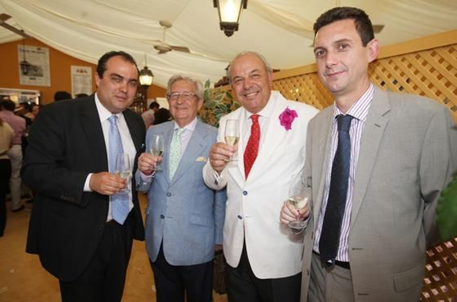David Fernández, Alfonso Rodríguez, de Alfonso Catering, Juan Luis Vega y Miguel Berraquero, ayer en la caseta.

Foto: Vanesa Lobo