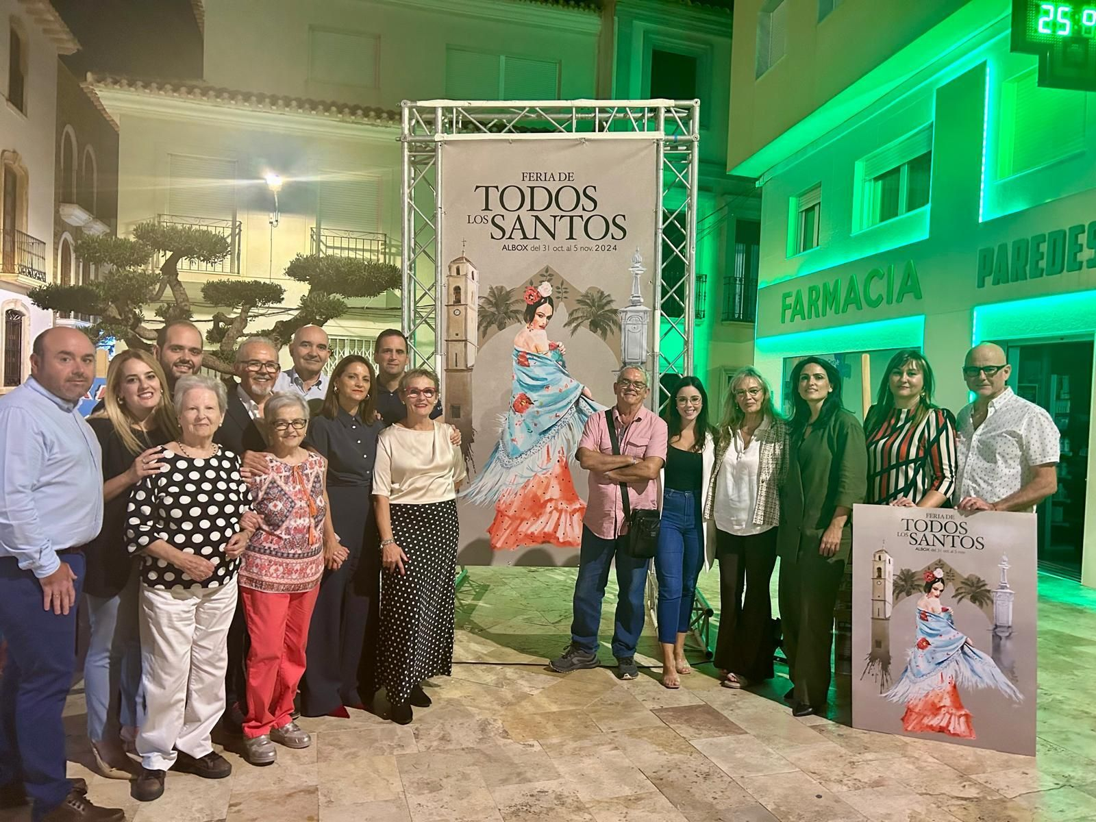 Los padres del autor, José Fernando Mellado descubrieron el cartel junto al equipo de gobierno