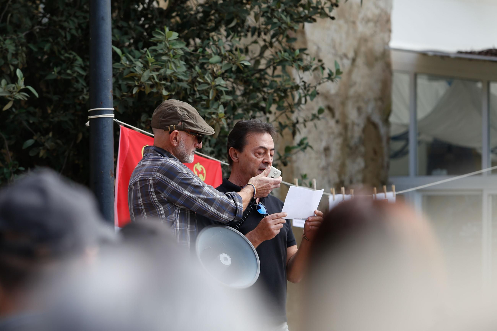 La manifestación por el derecho a una vivienda digna en Tarifa, en imágenes