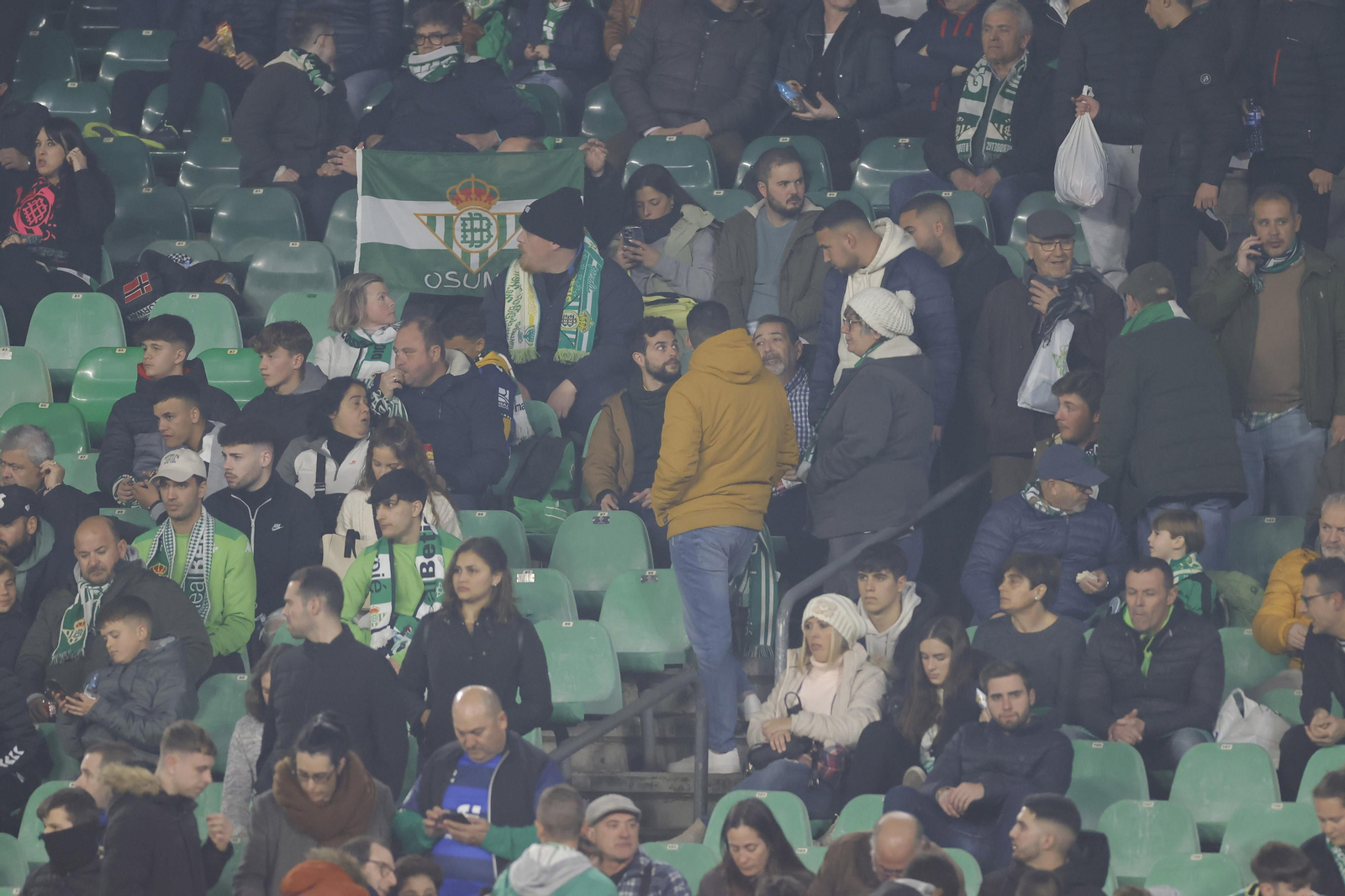 Búscate en las fotos del Betis-Celta