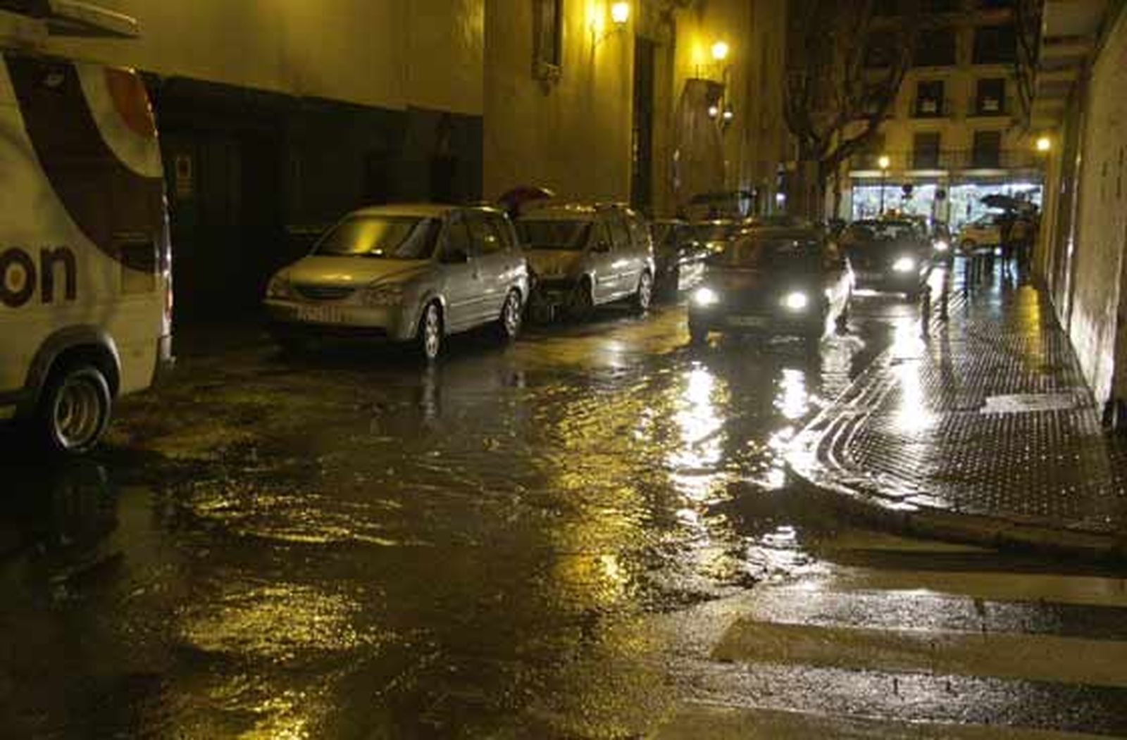 Los accesos al centro registraron la mayoría de atascos a causa de las precipitaciones.

Foto: Victoria Hidalgo