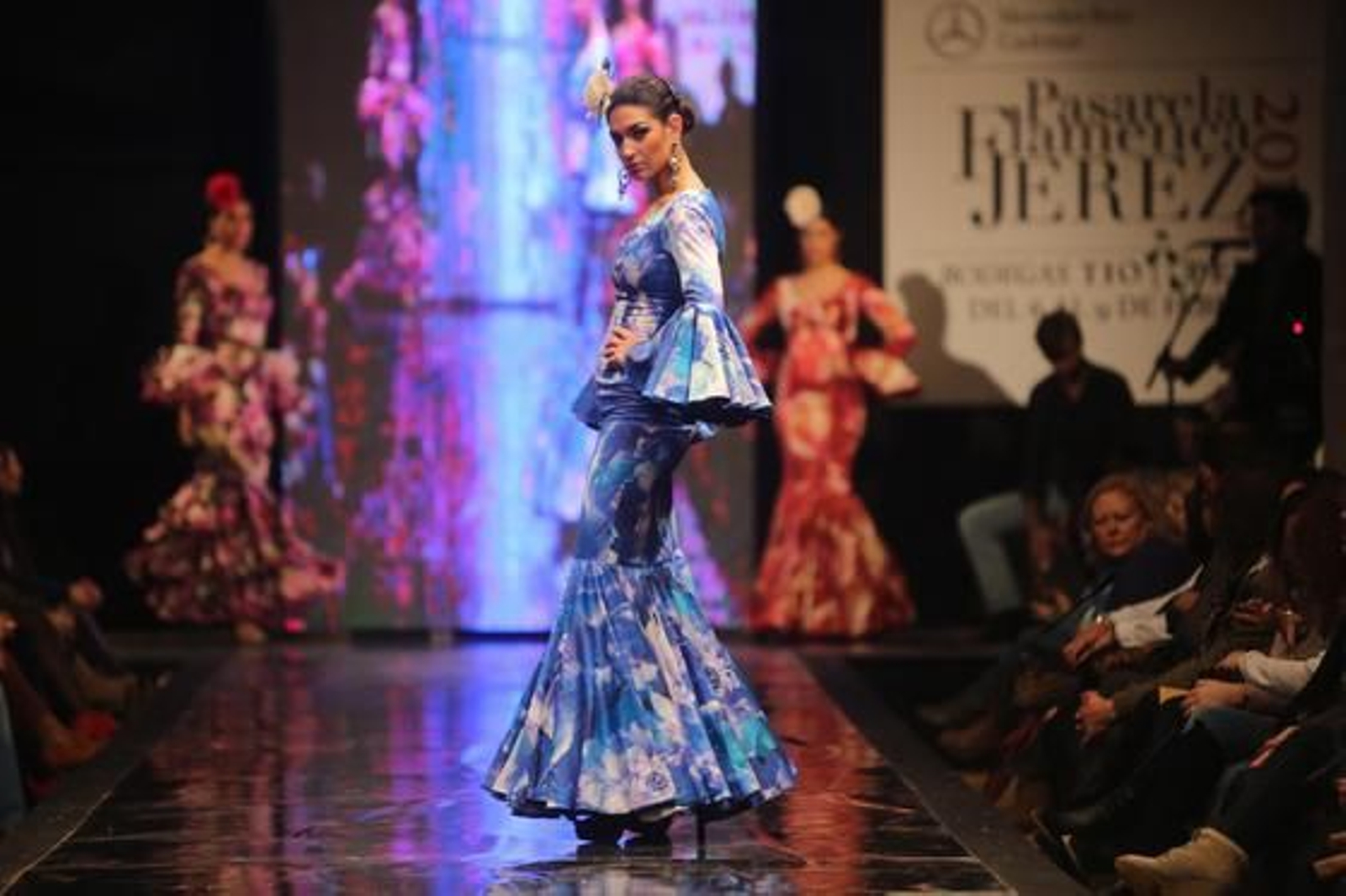 En la colección 'Va por ti', Pilar Rubio apuesta por los tonos verdes y cardenales, líneas muy limpias, mucho vuelo y pocos adornos.

Foto: Juan Carlos Corchado