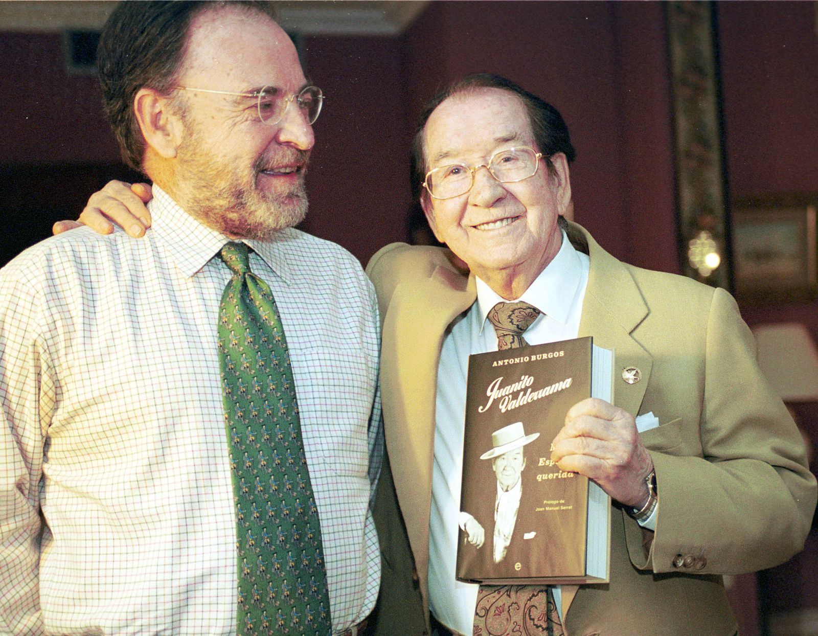 Antonio Burgos junto a Juanito Valderrama