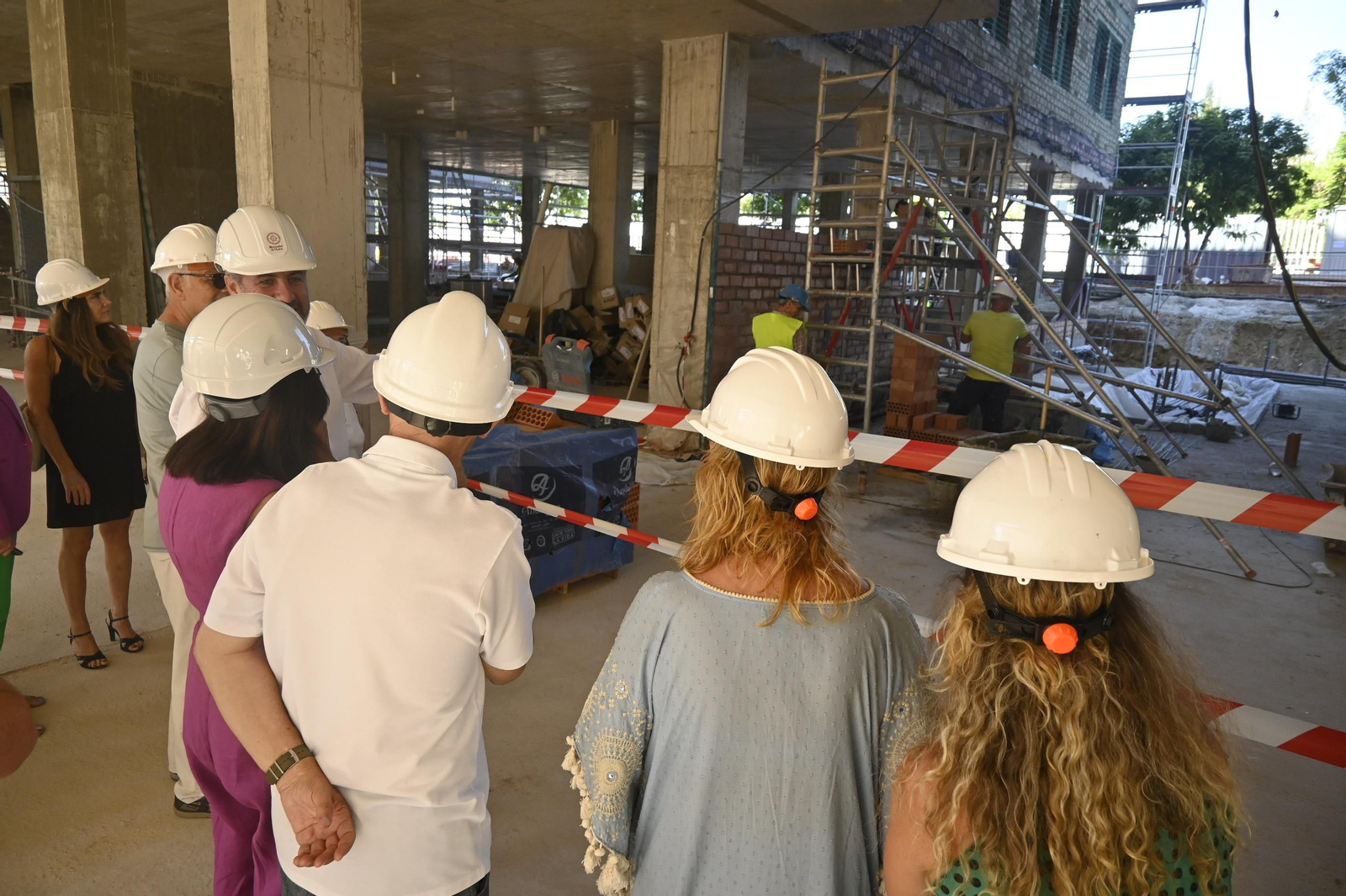 Amelia Martinez y Pilar Miranda visitan las obras de proyecto de residencia en el Campus del Carmen, en imágenes
