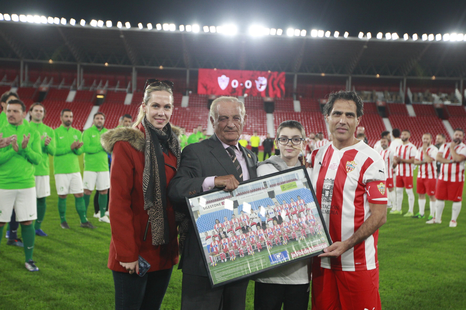 Imágenes del partido homenaje al 'eterno' capitán de la U.D. Almería, José Ortiz