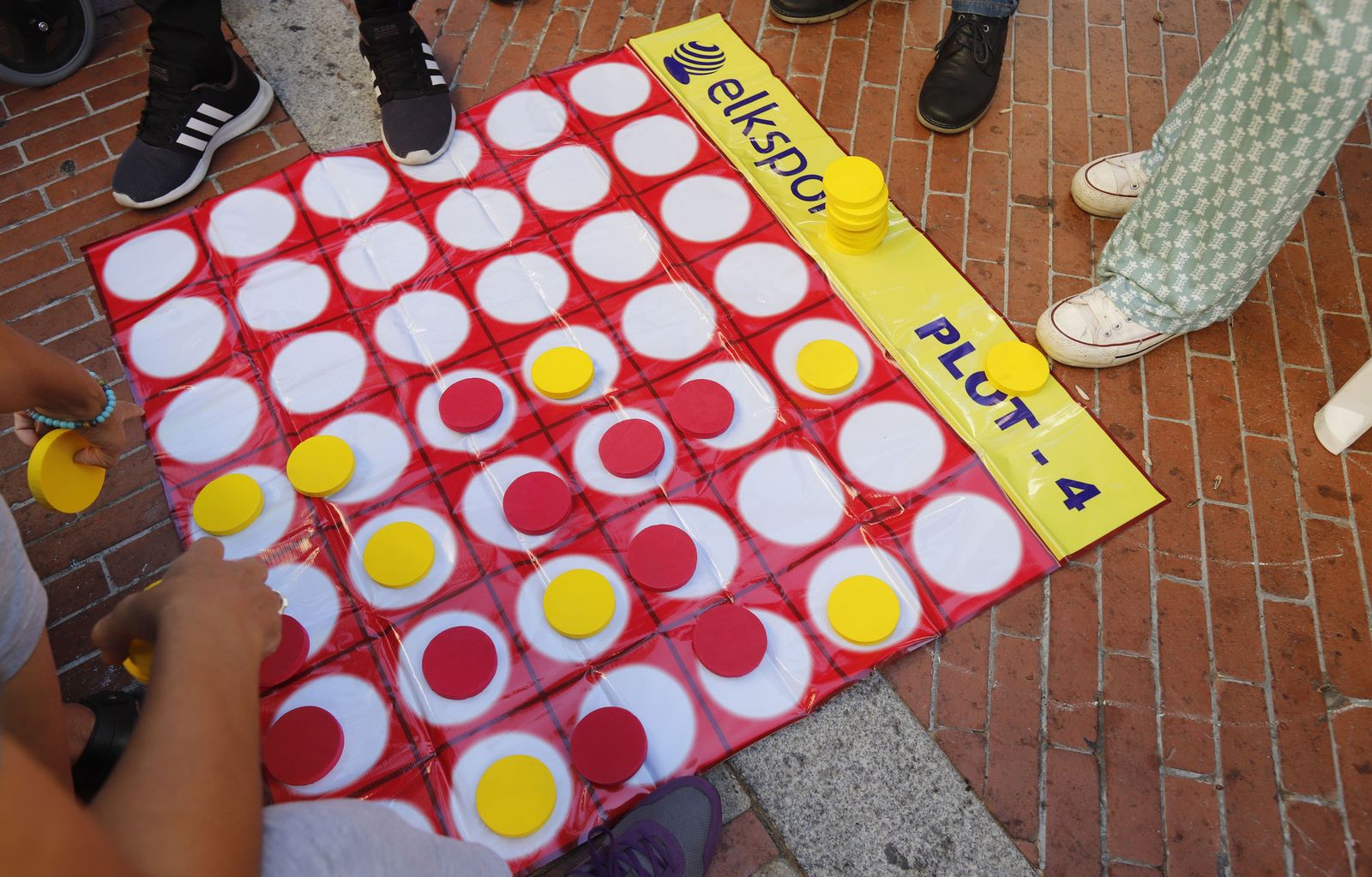 Imágenes del Día de la Banderita de Cruz Roja en Huelva