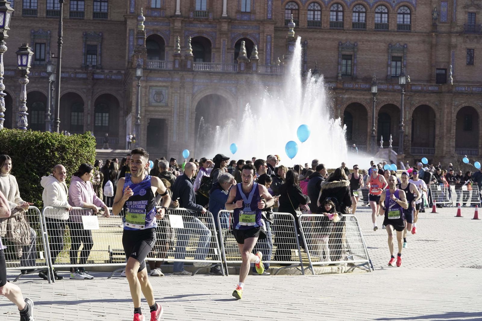 El Zúrich Maraton de Sevilla 2026 en la Plaza de España, galería 1