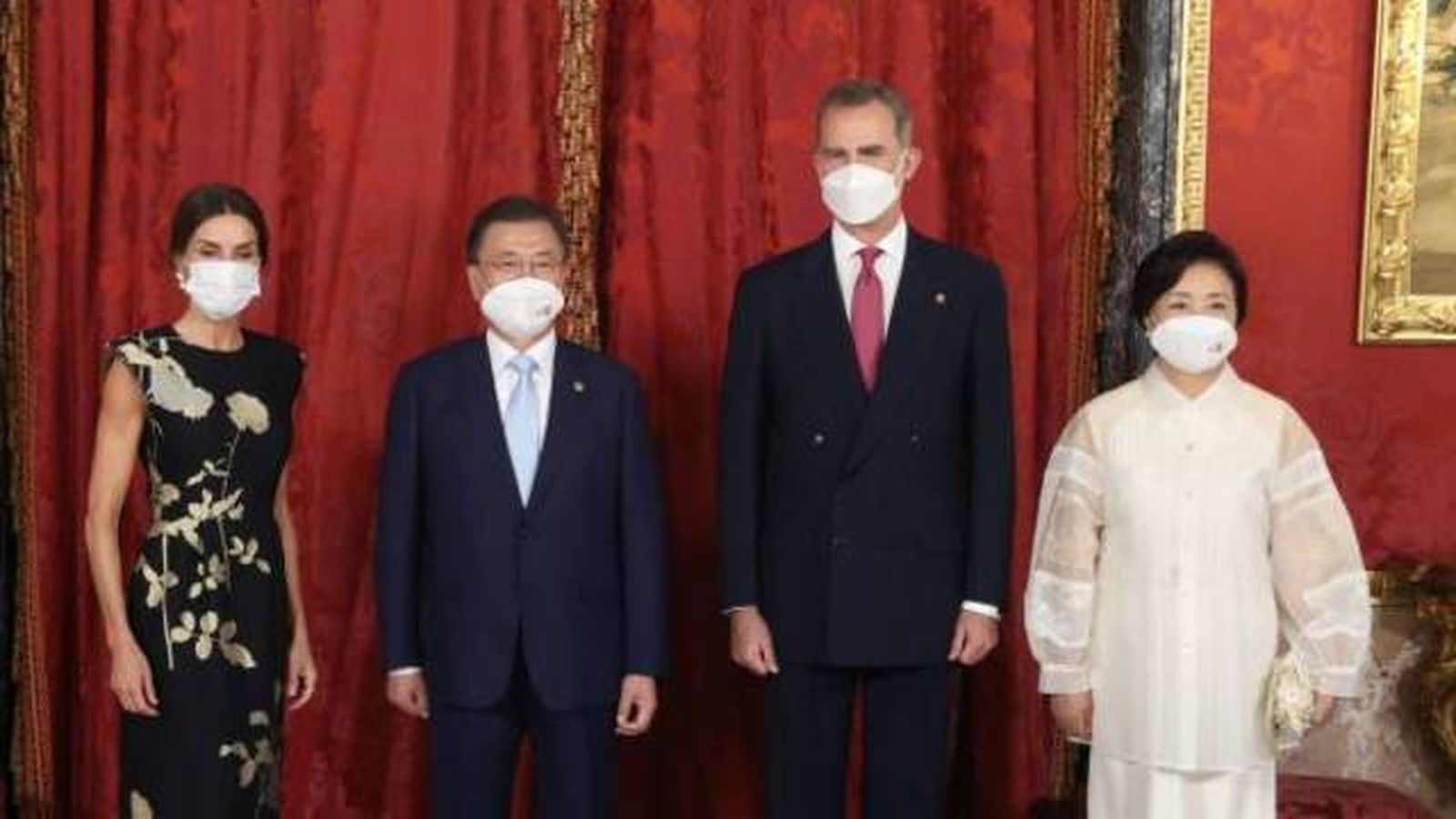 Los Reyes de España junto al presidente de Corea del Sur y su esposa.