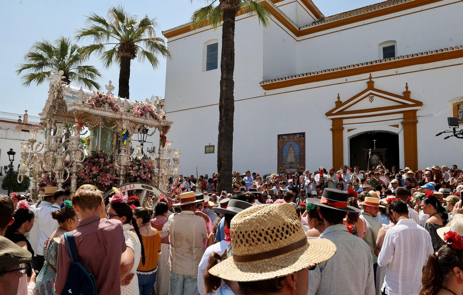 La presentación de San Juan de Aznalfarache ante la primera y más antigua hermandad del Rocío.