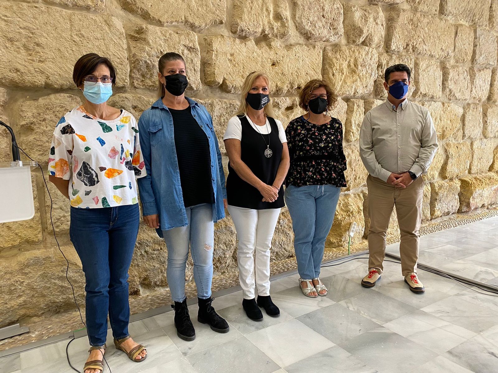 Los ediles de IU y Podemos posan antes de la comparecencia de ambos grupos.