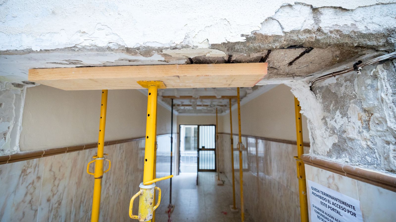 Entrada a las fincas de Explanada 1 y 3.