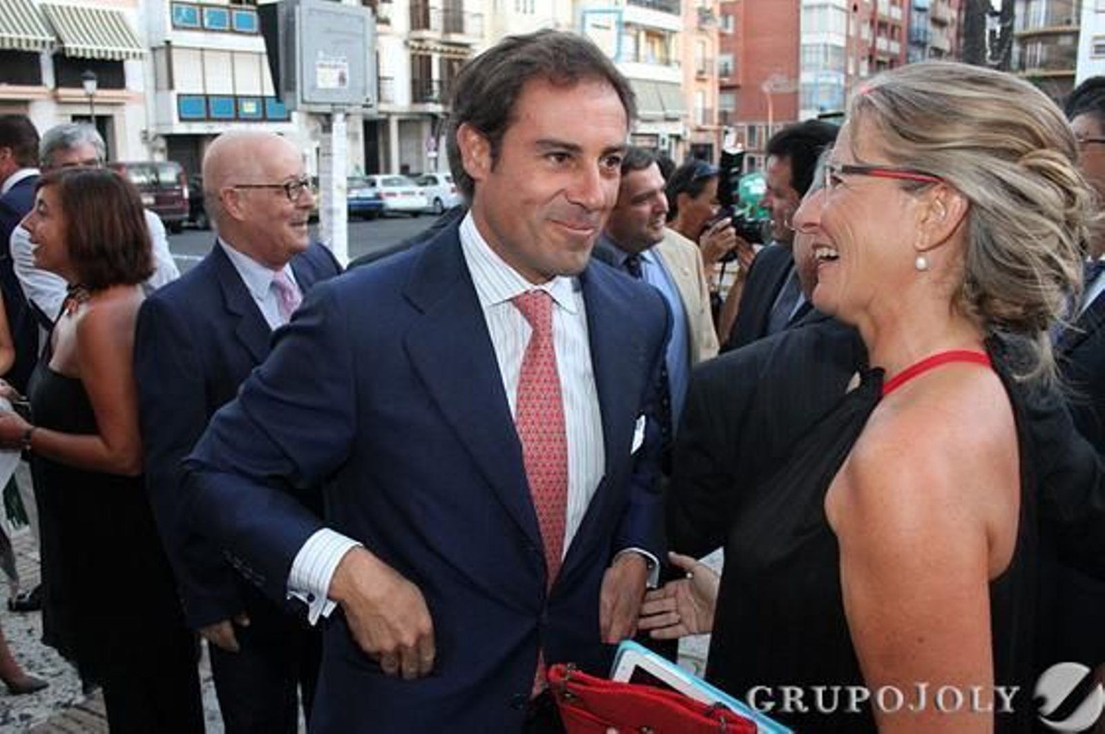 Adelaida Mellado recibe a Miguel Báez Litri.

Foto: Alberto Dominguez/ Paqui Segarra