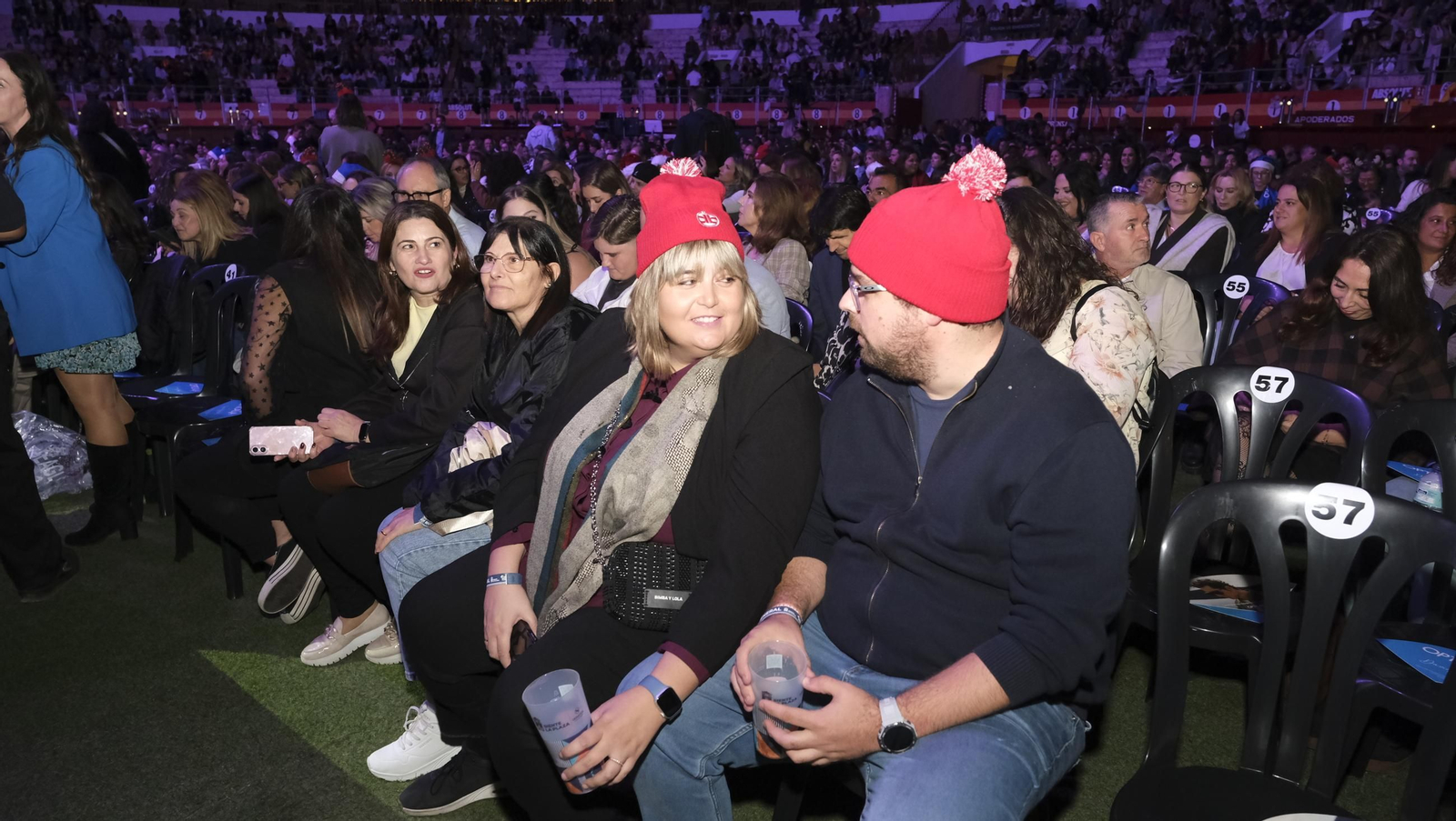 David Bisbal enamora a su Almería en el inicio de la gira 'Todo es Posible en Navidad', en fotografías