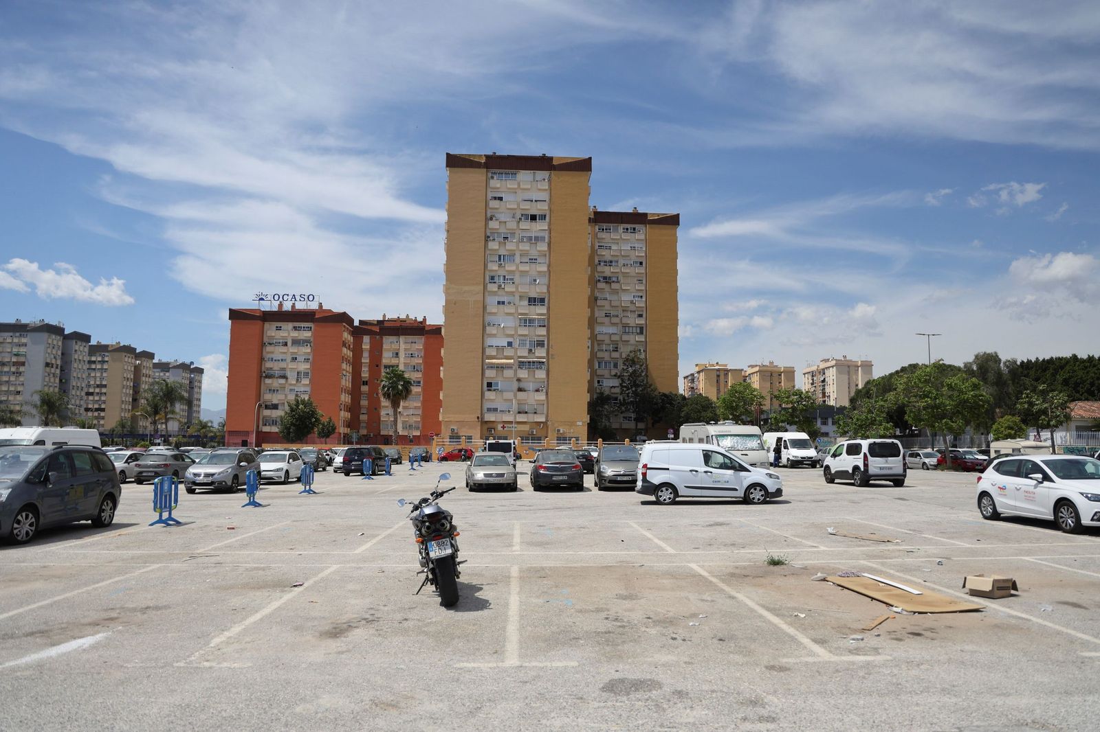 Aparcamiento en la parcela donde se construirá el Caixaforum.