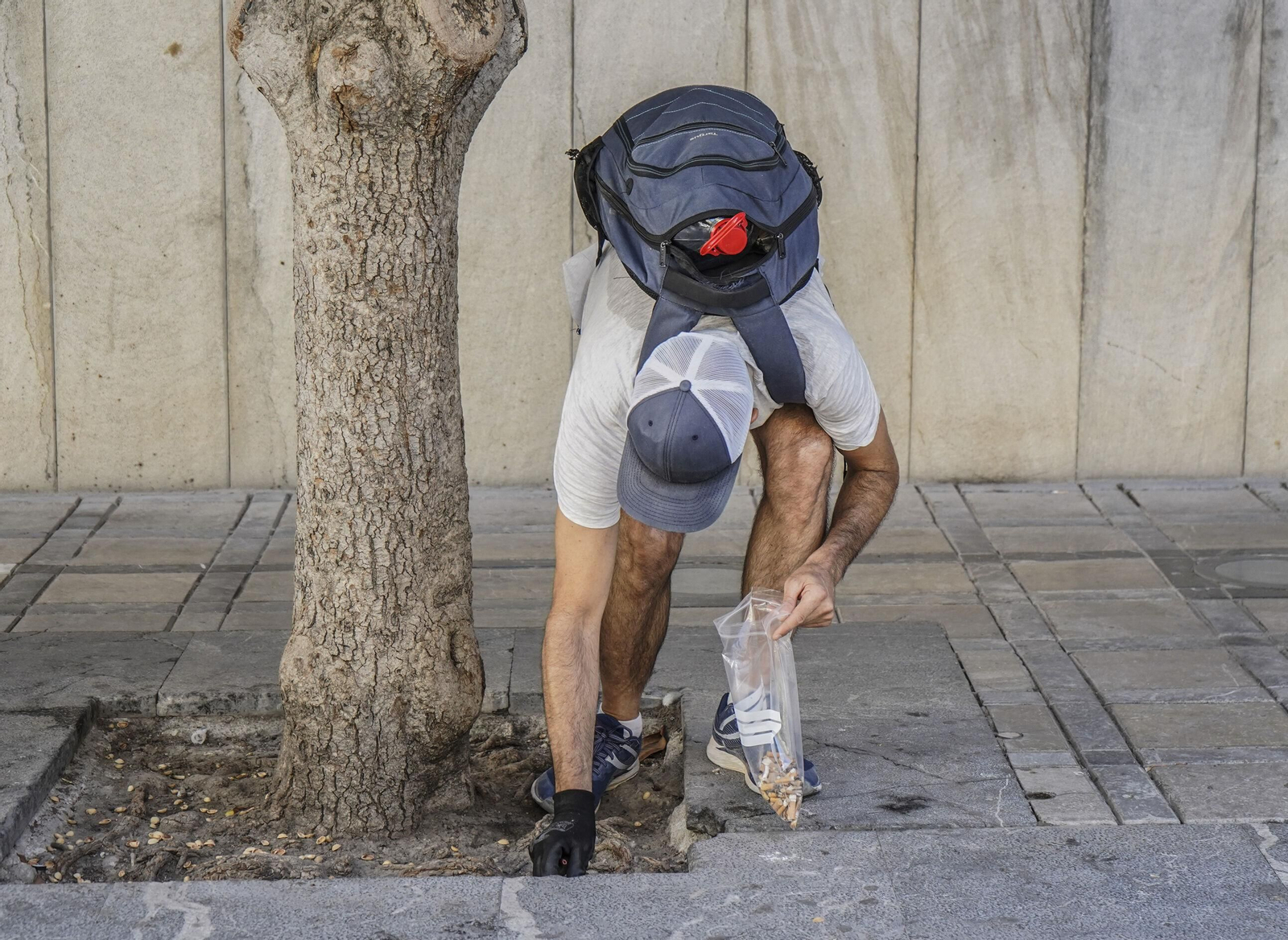 Así ha sido la jornada de concienciación y limpieza 'Granada no es un cenicero'