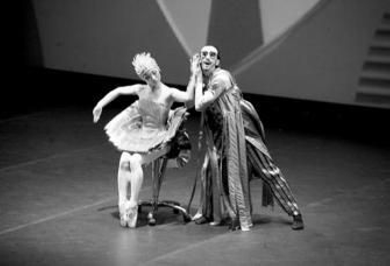 Un momento del ballet 'Coppélia' en Roquetas de Mar.