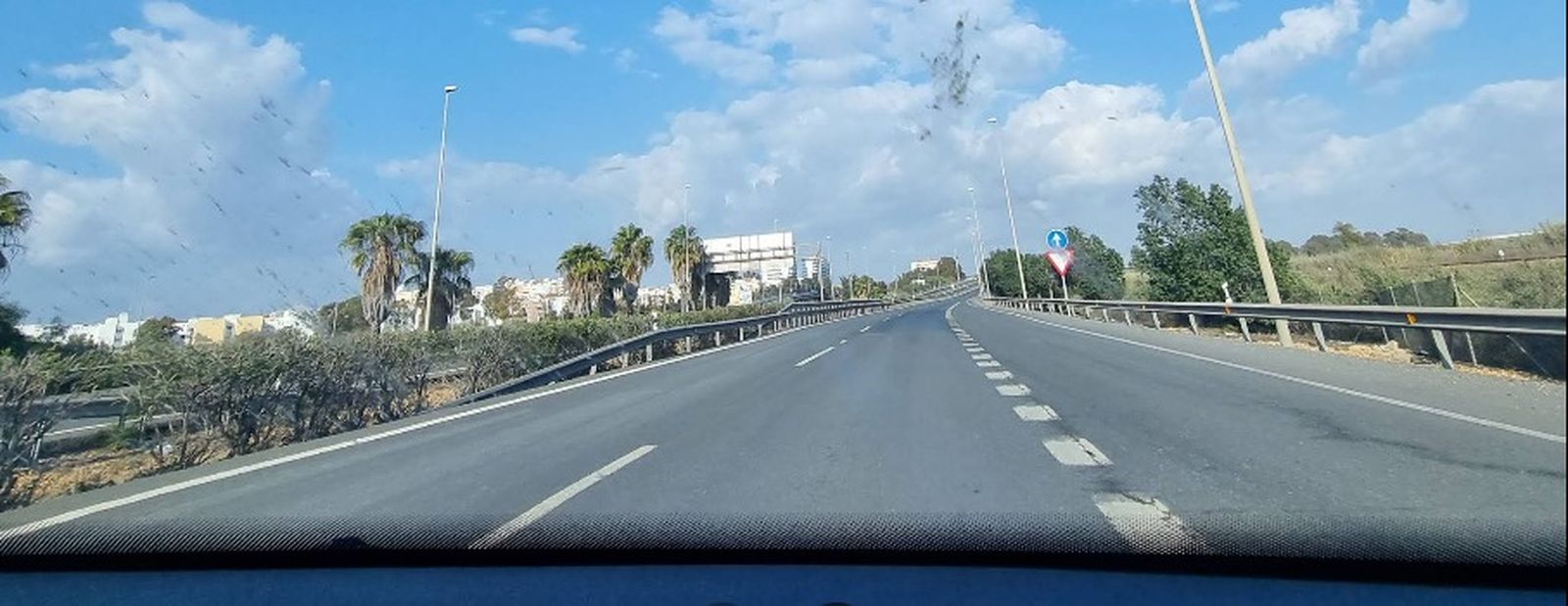 Inmediaciones a la rotonda de circunvalación de la H-30.