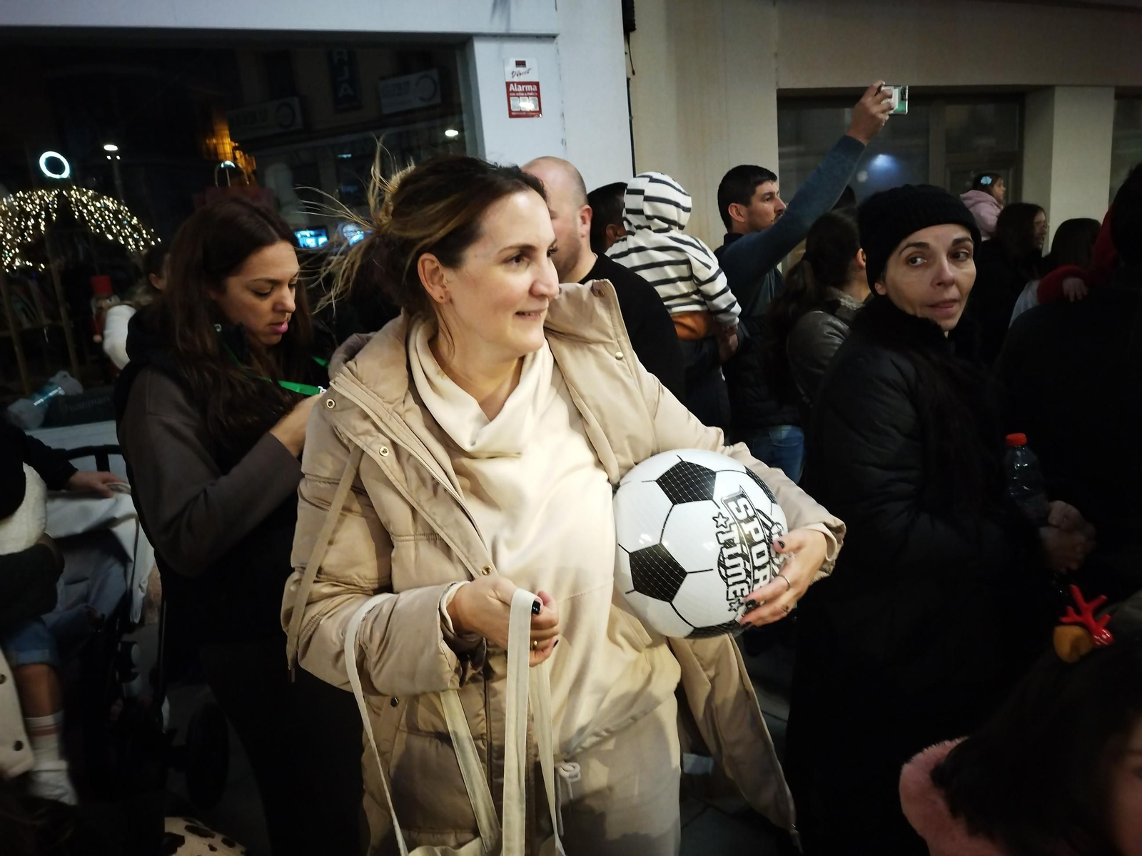 Las calles de Vélez-Málaga se llenan para recibir a los Reyes Magos