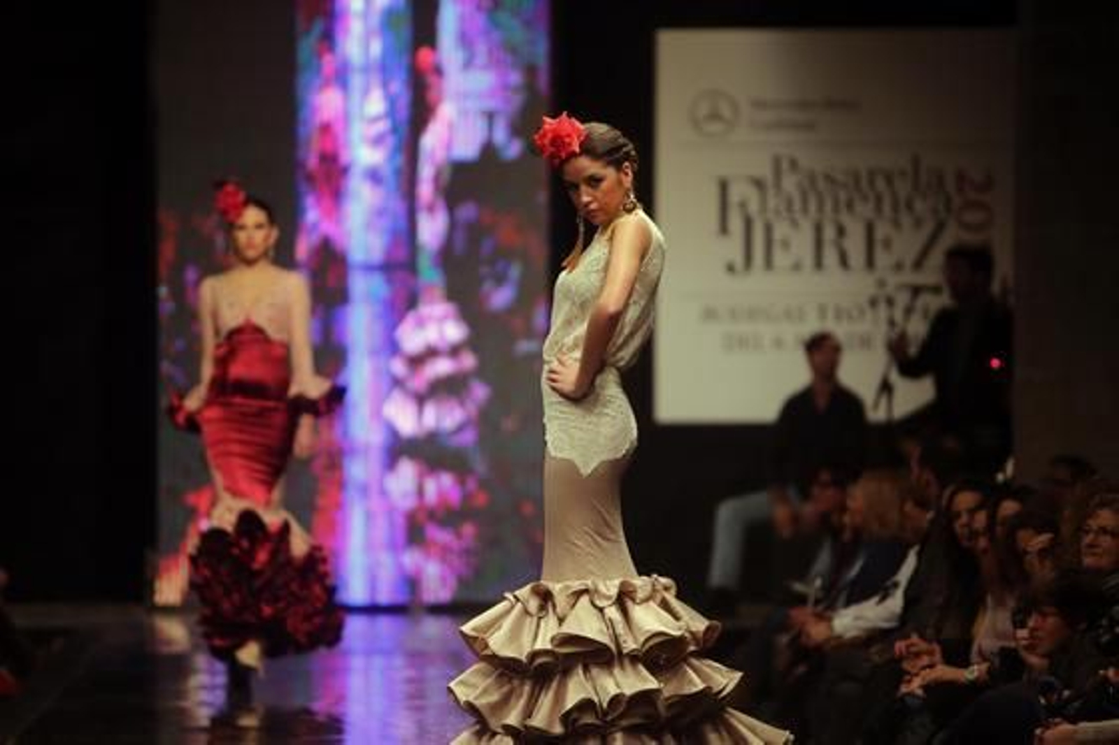 En la colección 'Va por ti', Pilar Rubio apuesta por los tonos verdes y cardenales, líneas muy limpias, mucho vuelo y pocos adornos.

Foto: Juan Carlos Corchado