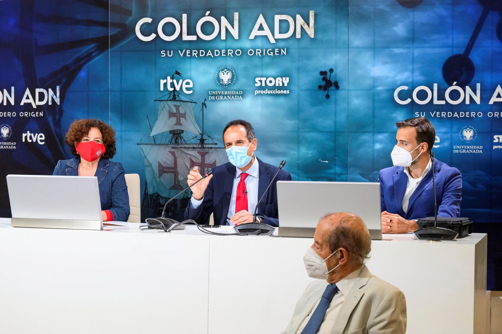 La rectora, en la presentación del proyecto sobre Colón, hoy en el Hospital Real.