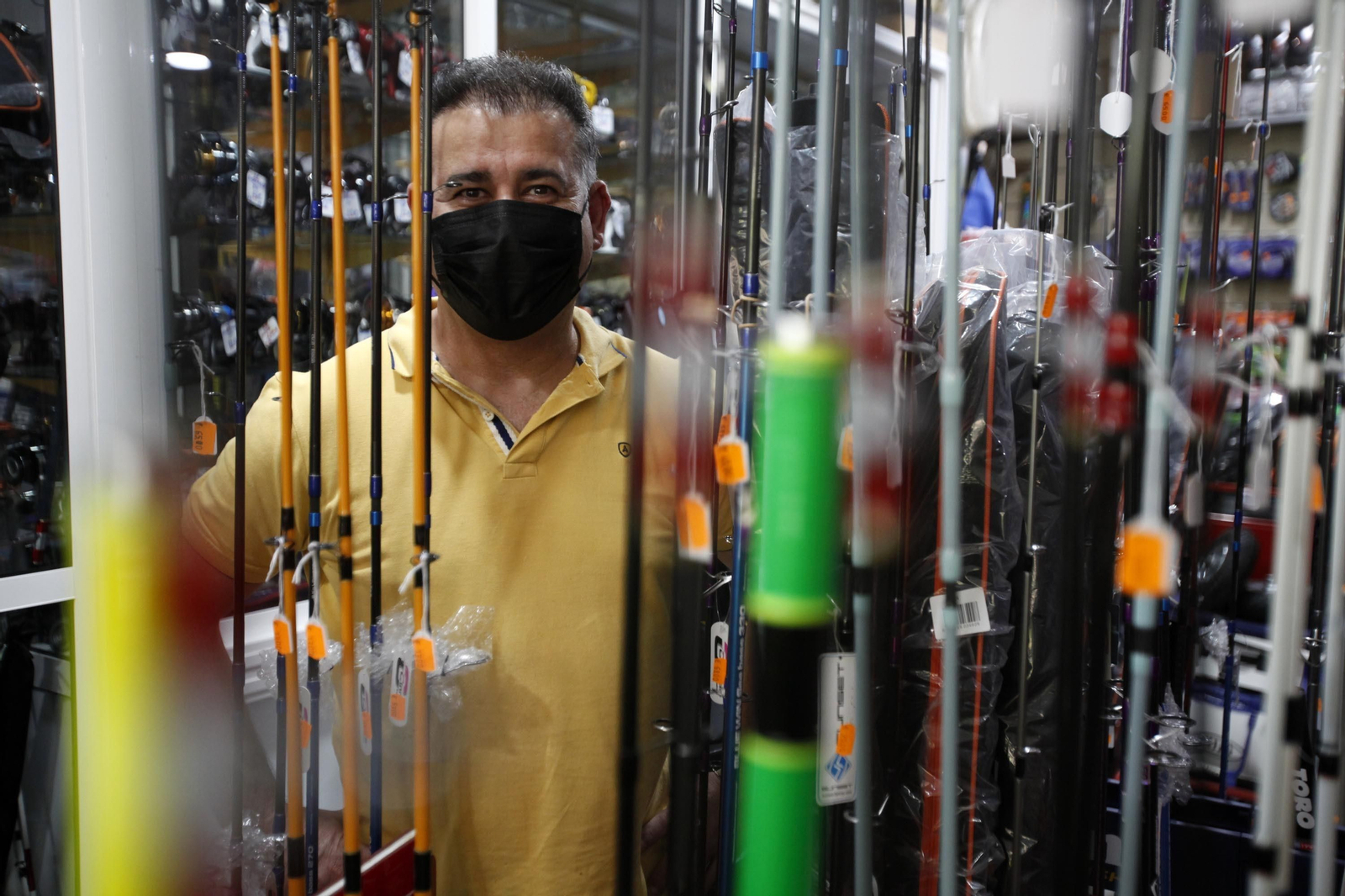 El cartayero Jesús Manuel Alberto Pérez (47 años), regenta una tienda con casi medio siglo de historiaaya