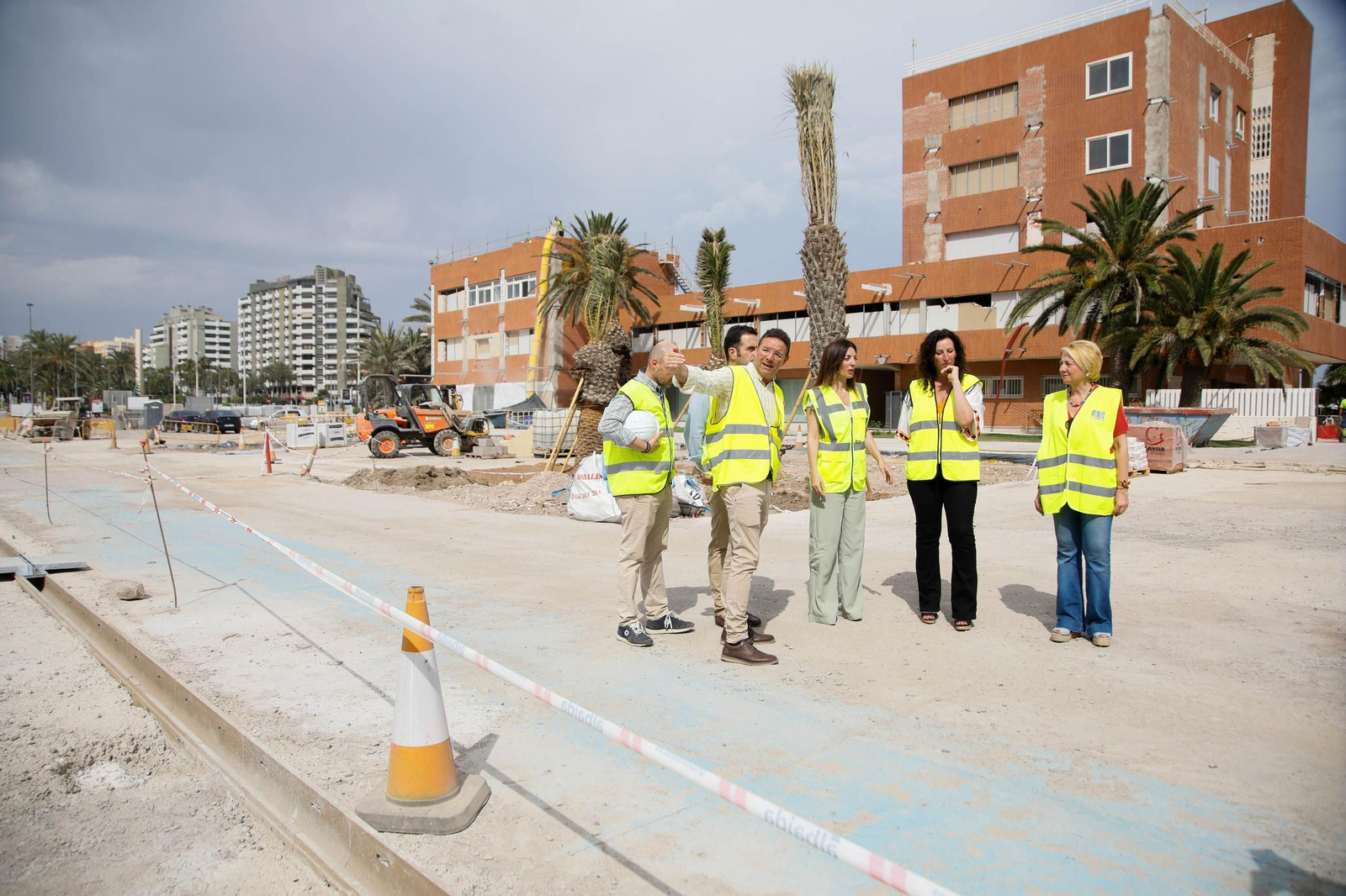 Las imágenes del derribo de la valla del Puerto, entrada de Muelle de Levante y Ribera I de Almería