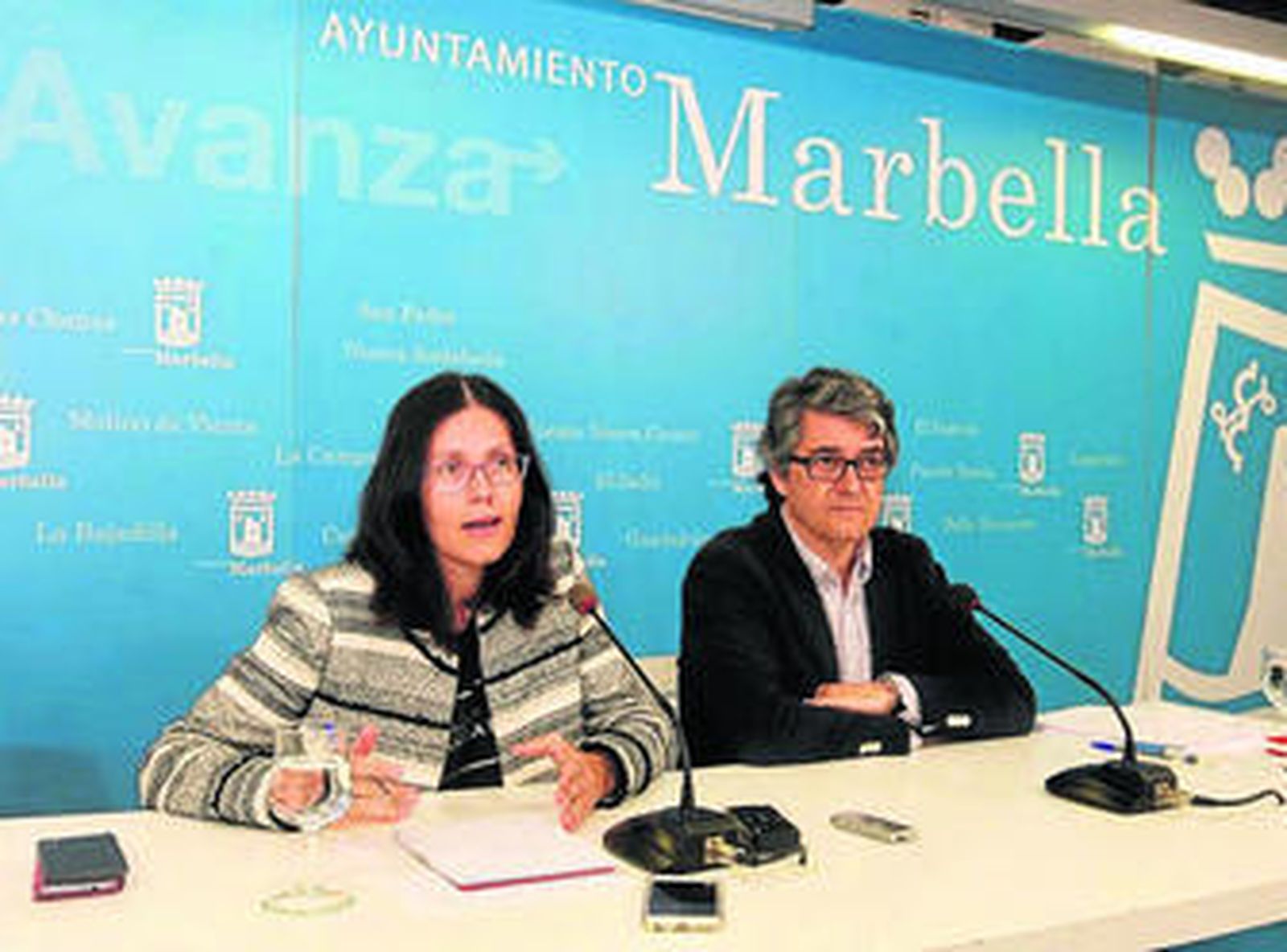 Los concejales Isabel Pérez y Javier Porcuna, ayer.
