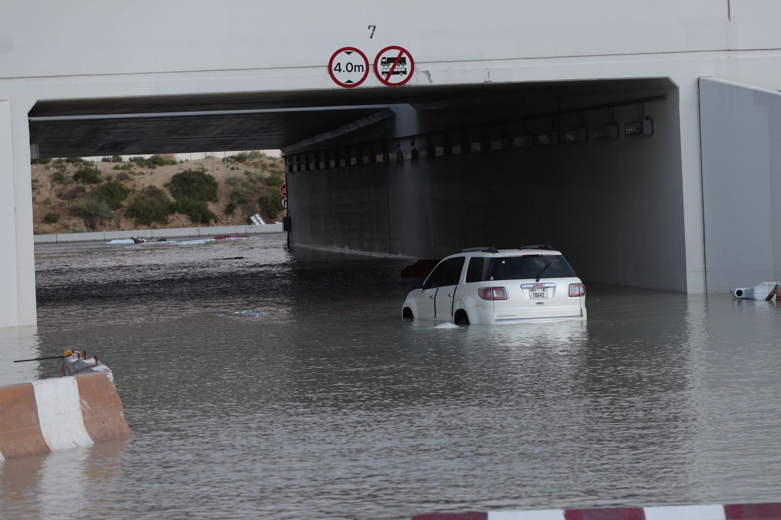 Las terribles y devastadoras lluvias en Emiratos Árabes Unidos