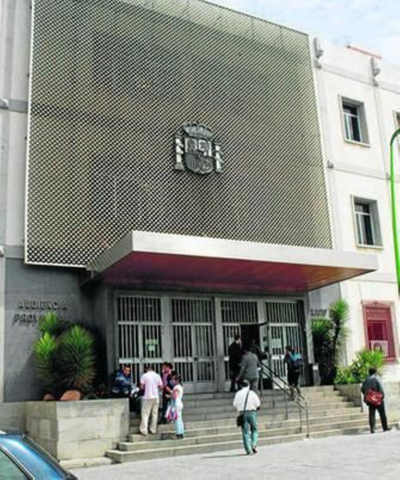 Fachada del palacio de justicia, donde hoy tiene lugar el juicio.