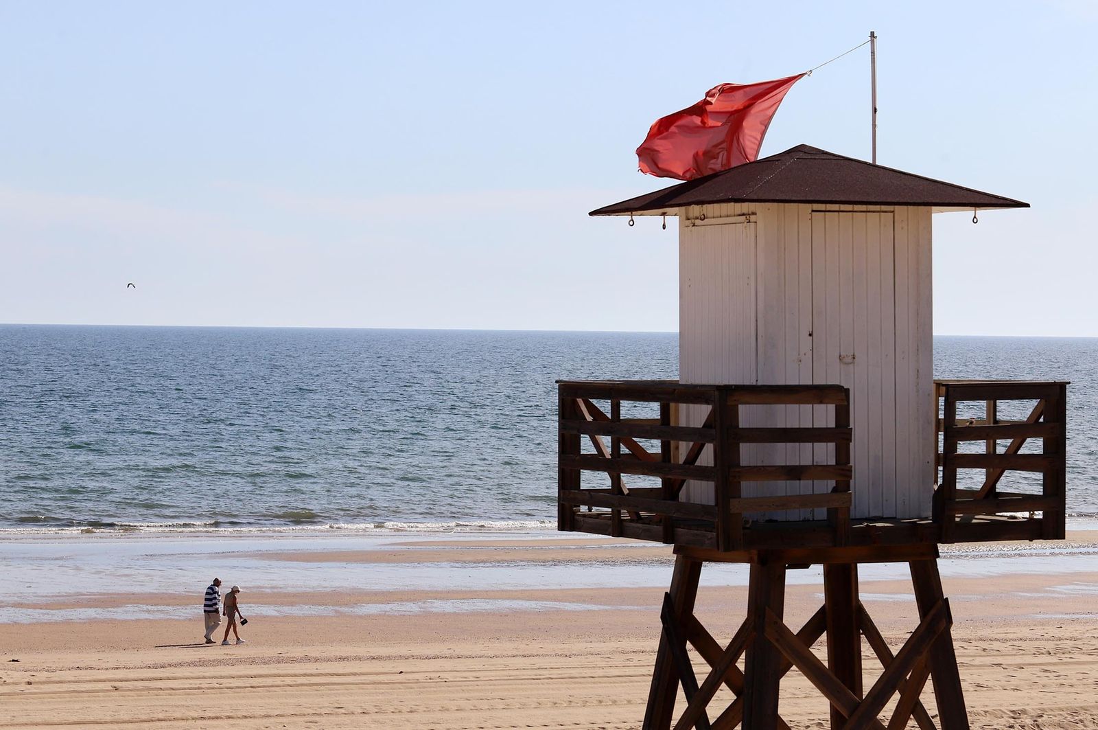 Imágenes de la playa de Punta Umbría en la fase 1 de la desescalada