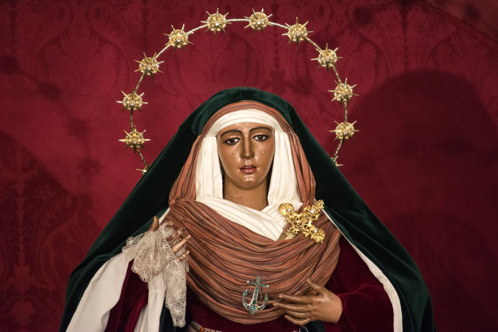 La Esperanza anuncia la cuaresma en Triana, vestida de hebrea