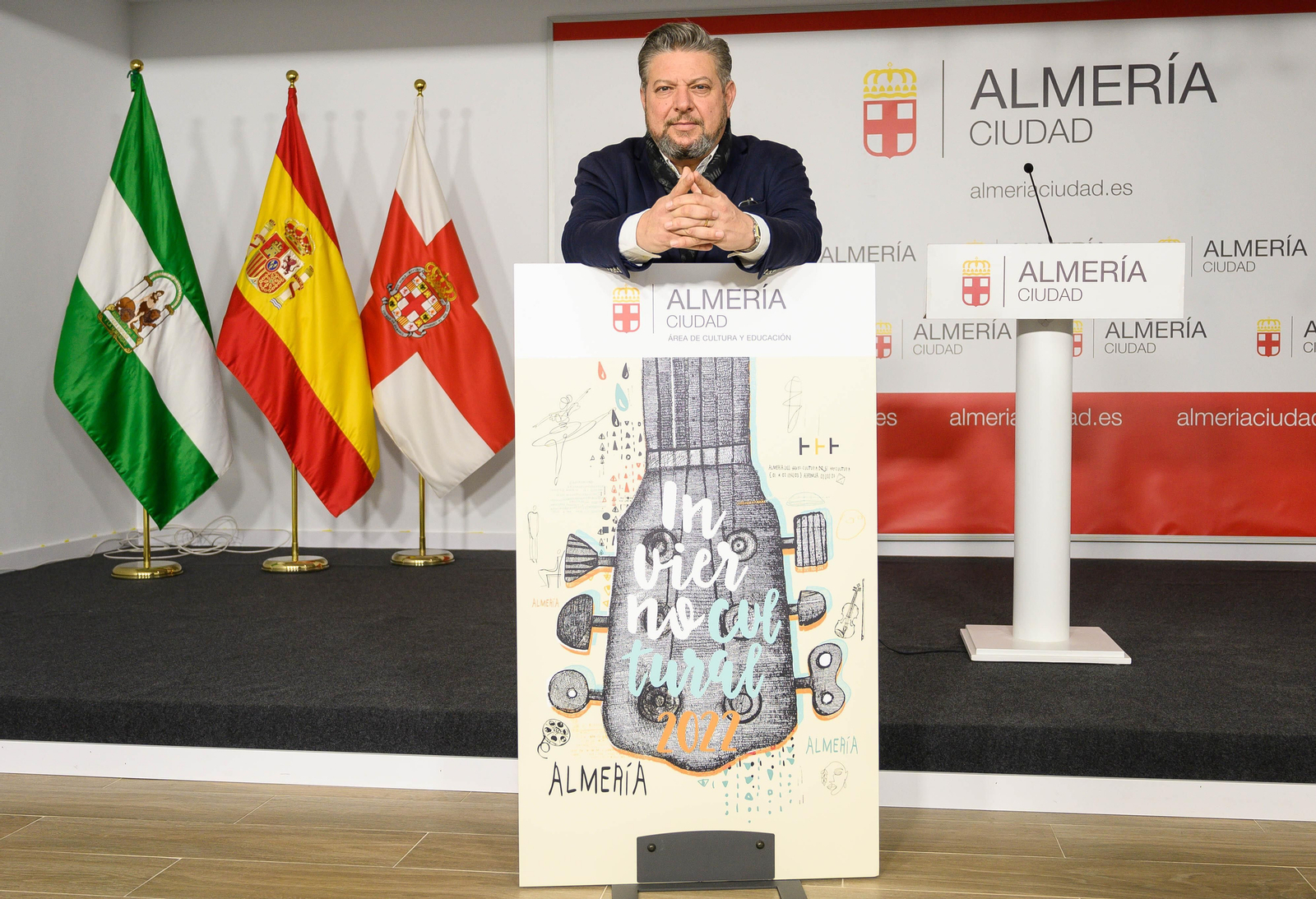 El concejal de Cultura, Diego Cruz presentando la programación de los meses de enero, febrero y marzo.
