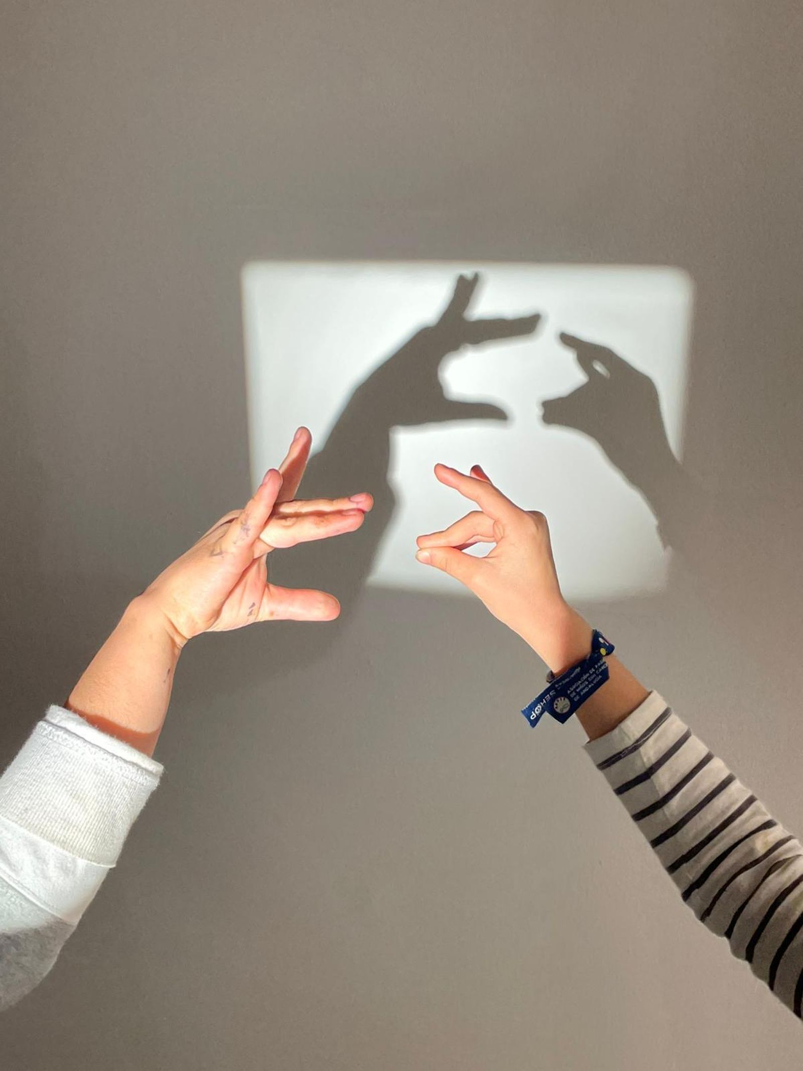 La muestra expone la belleza de lo inacabado en sus piezas.