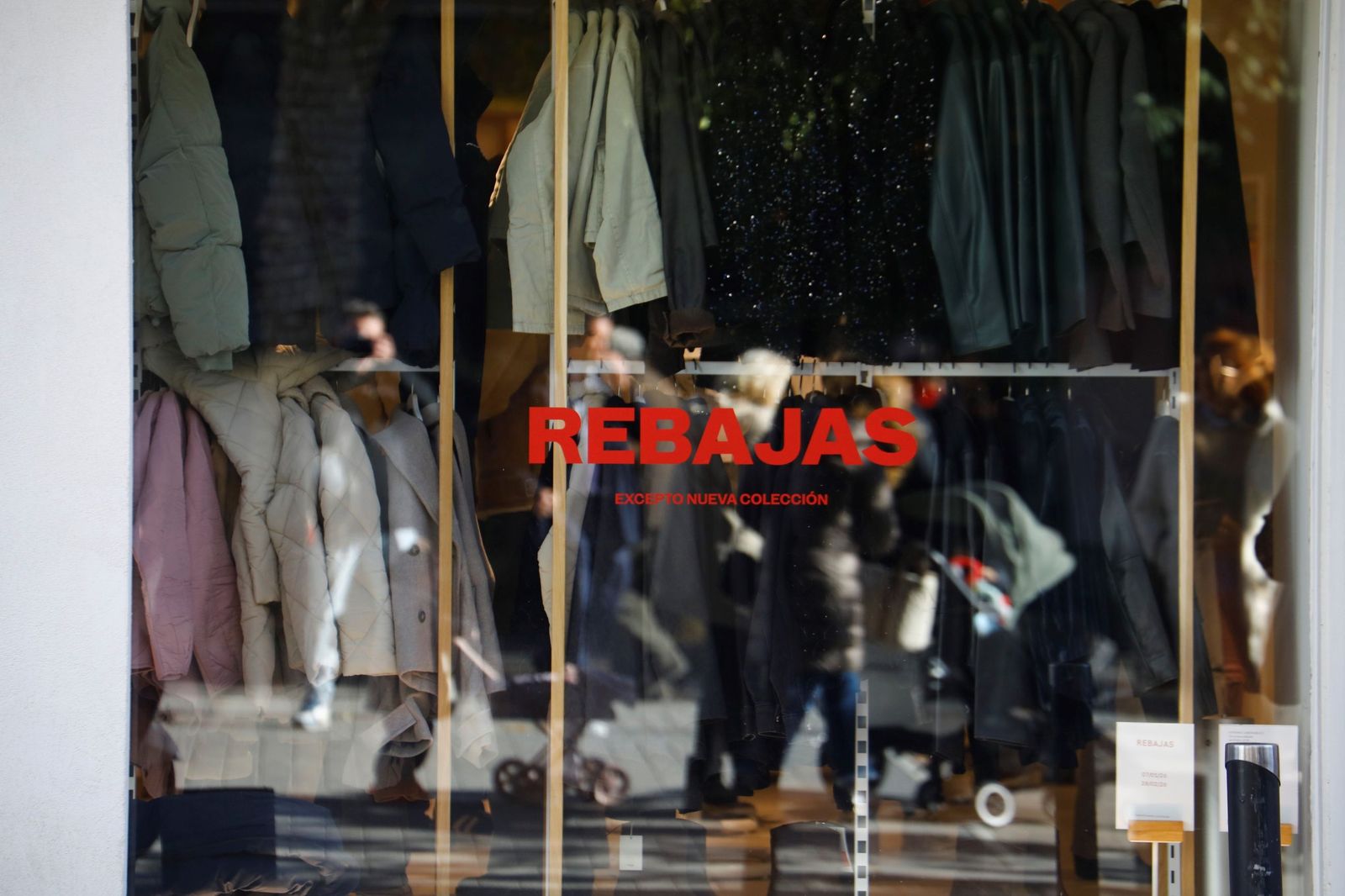 Los cordobeses se lanzan a por las rebajas de invierno, en imágenes