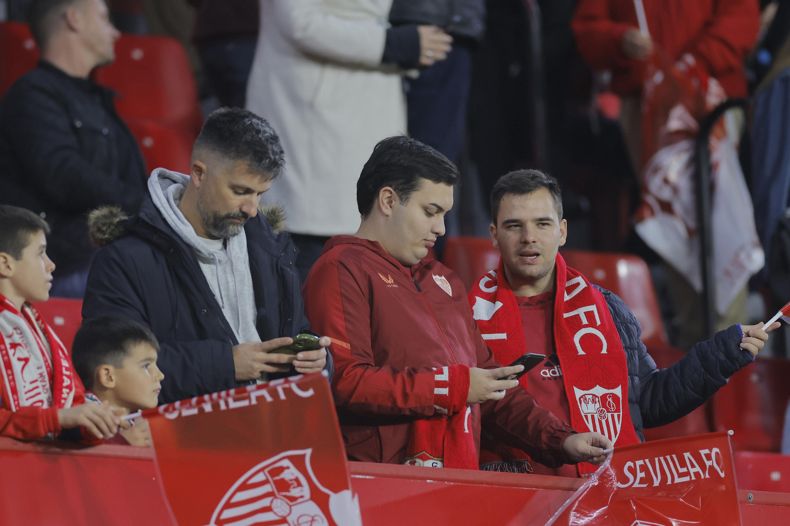 Búscate en las fotos del Sevilla Fc- PSV