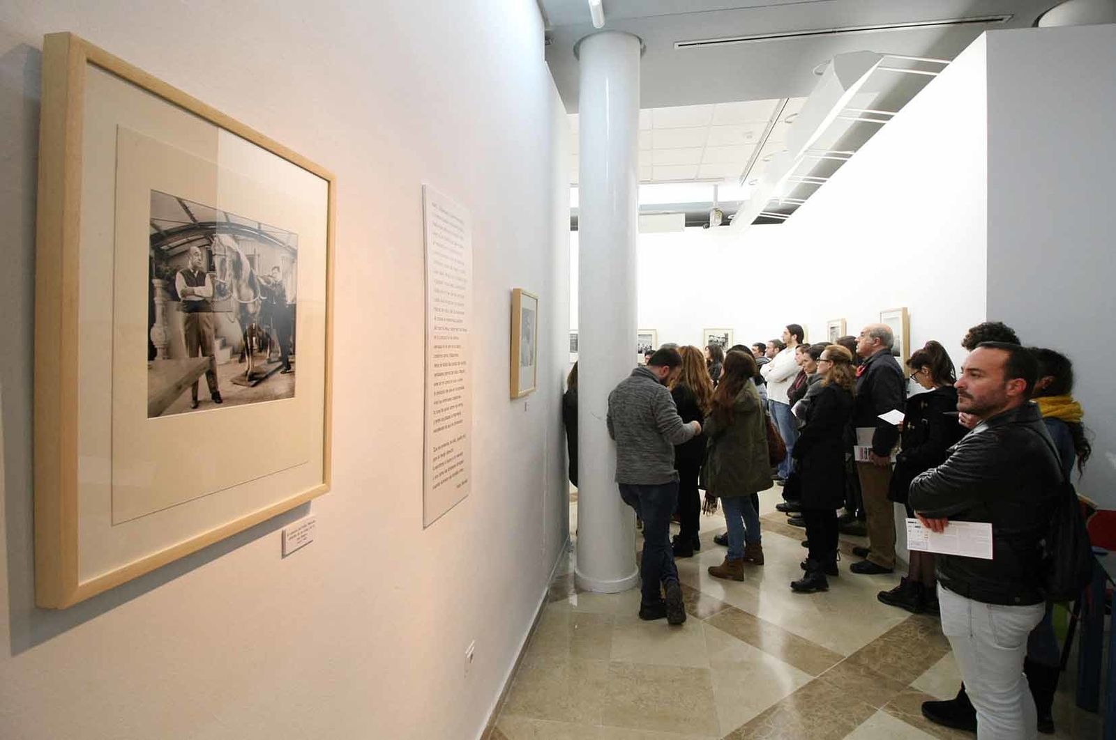 La inauguración de la exposición 'Valparaíso 1940-1950' de Antonio Quintana, 'Latitudes'