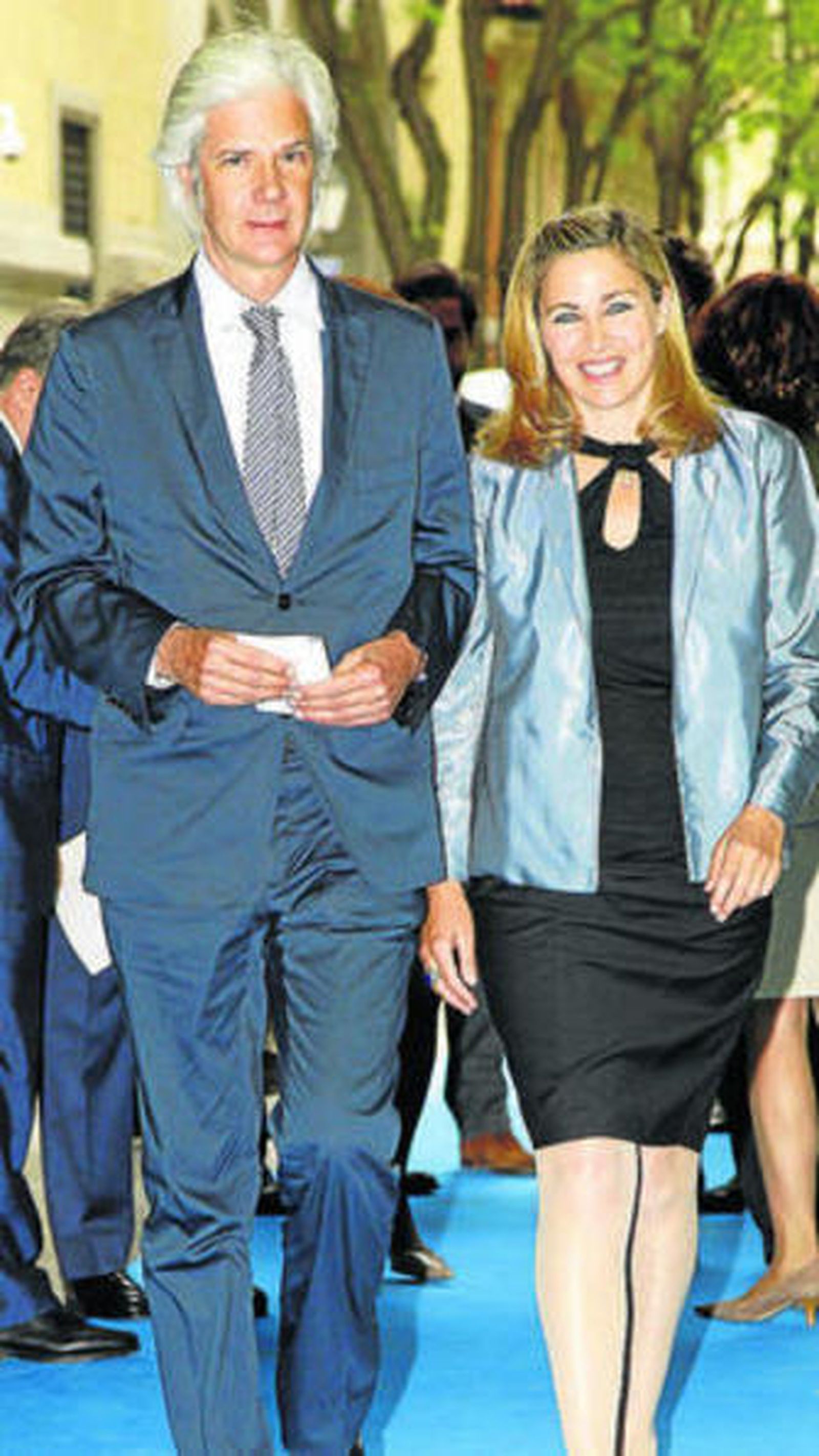 El hijo de la duquesa, Jacobo, y su esposa, Inka Martí.