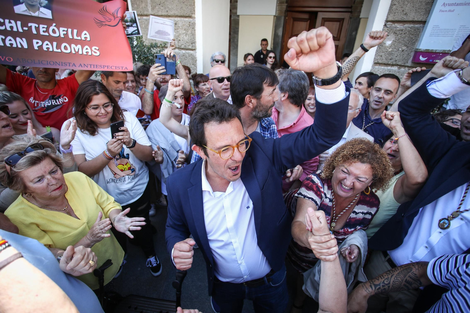 Imágenes de la investidura de José María González Kichi