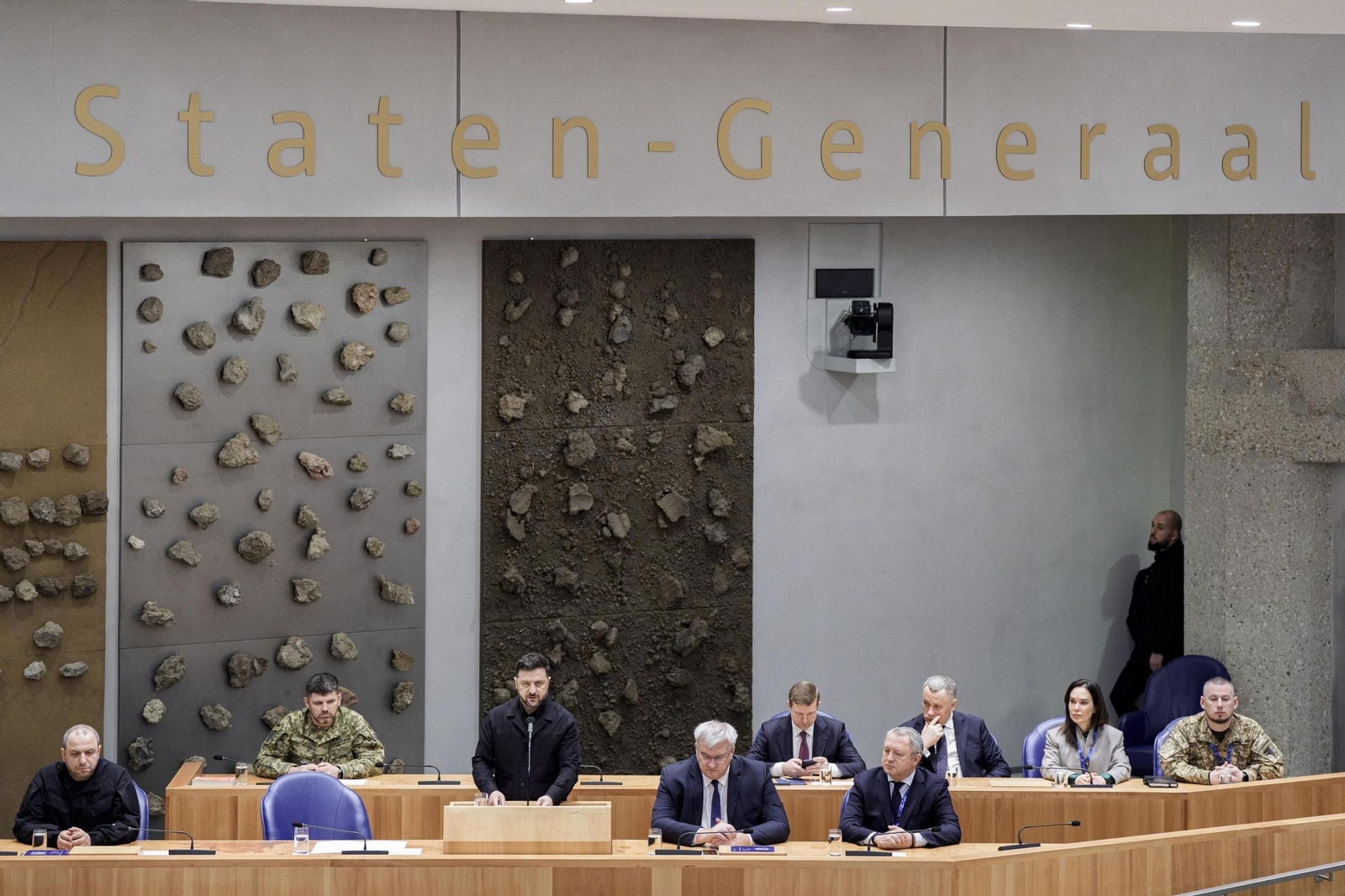 El presidente ucraniano, Volodimir Zelenski, pronuncia un discurso ante el Parlamento de Países Bajos.