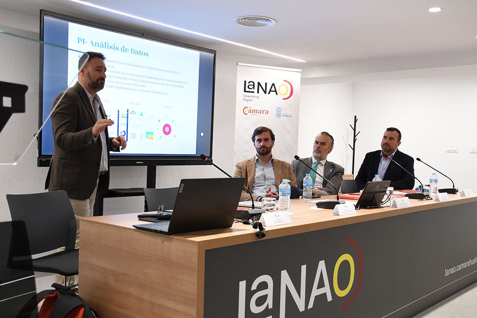 Imágenes de la jornada 'Nuevos modelos de negocio gracias a la Inteligencia Artificial y banca web3' en el Club Cámara de Comercio