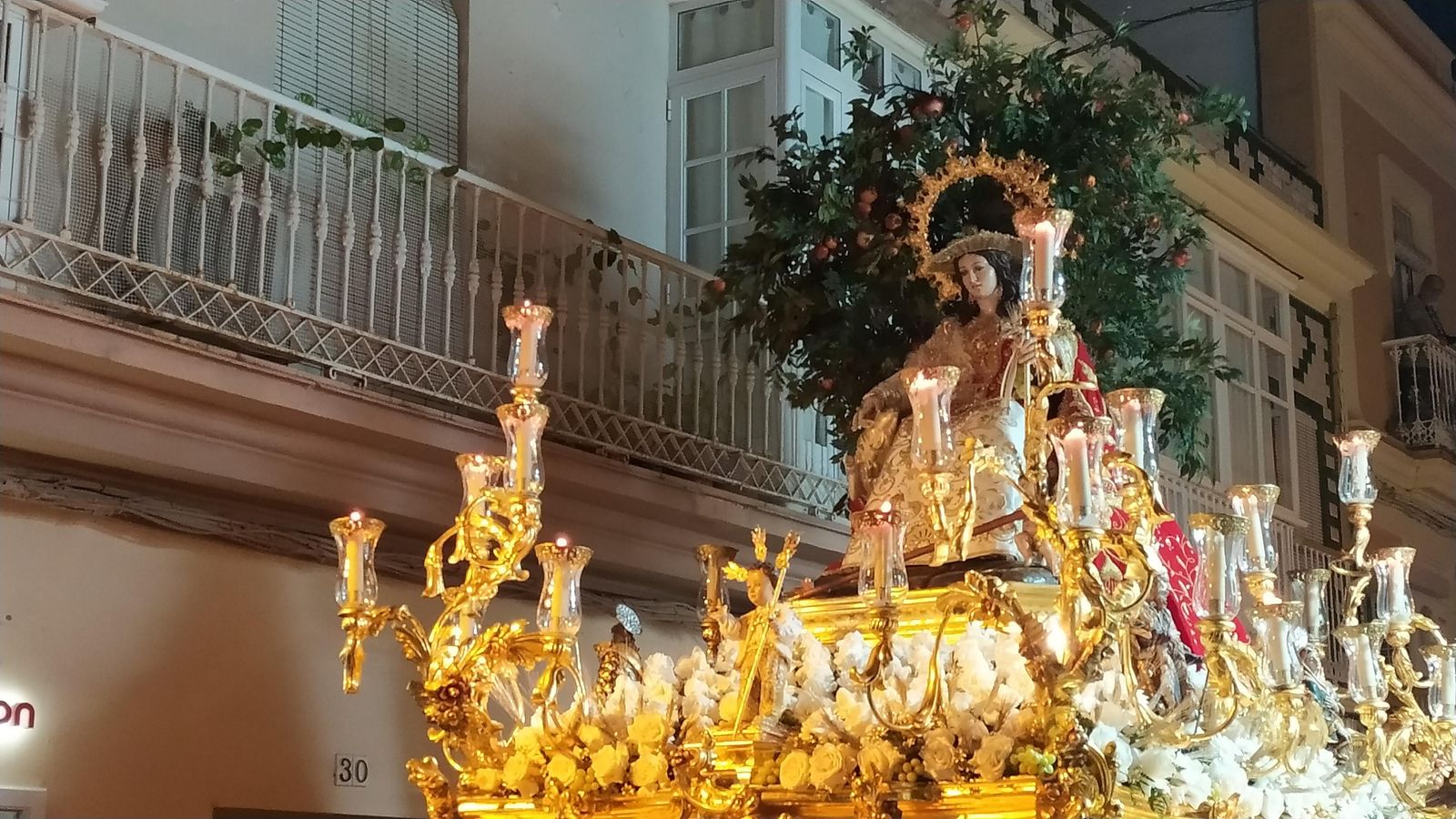 Regreso de la Pastora tras la procesión del Corpus en San Fernando.