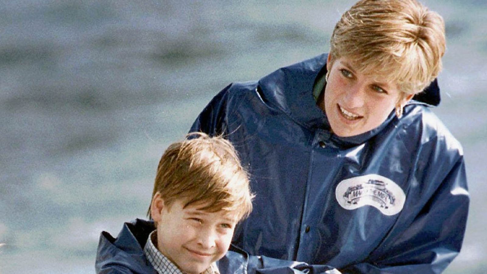 El príncipe Guillermo, de niño, junto a su madre, Diana.